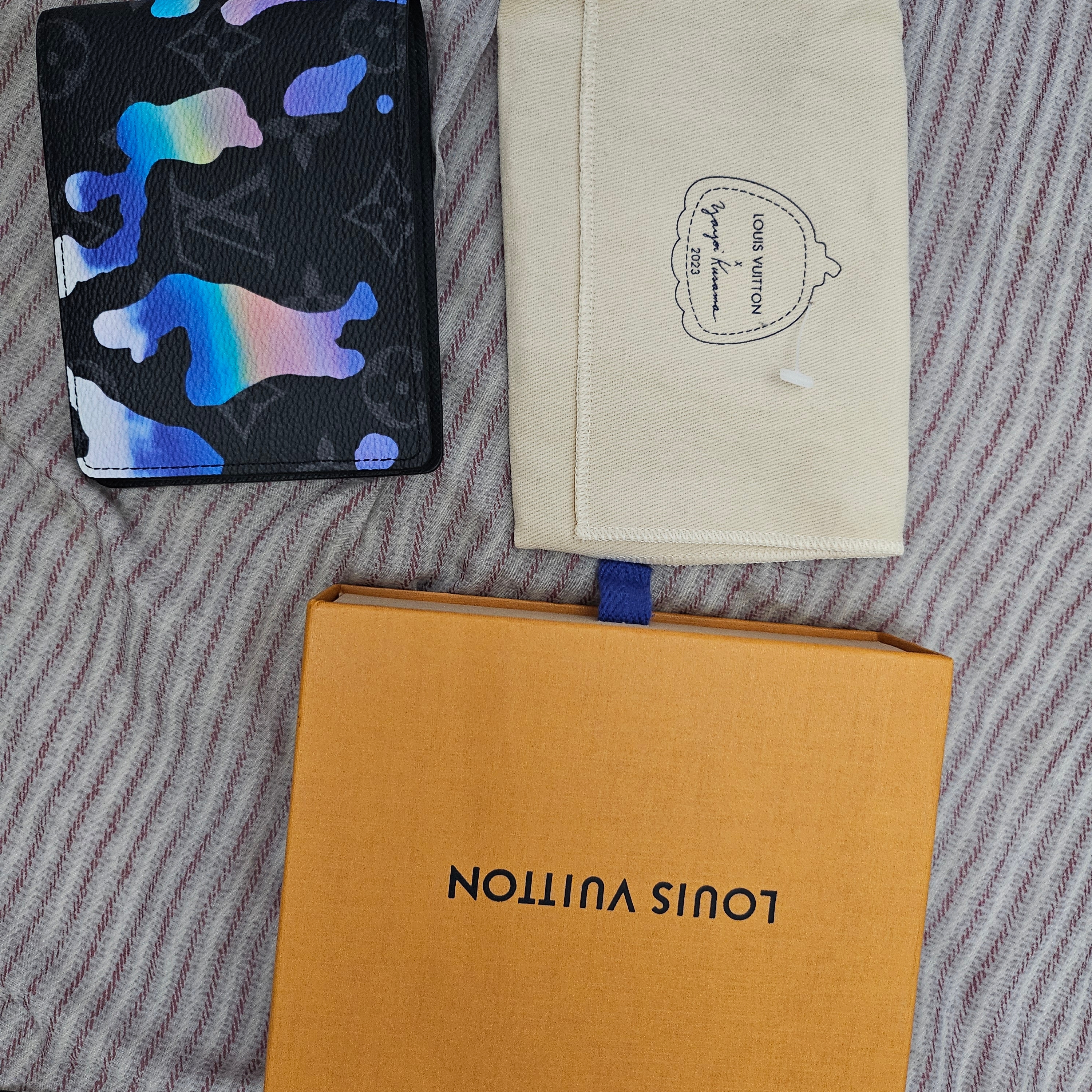 Louis Vuitton Multiple Wallet Sunrise Monogram Eclipse 착용 스타일 - 5
