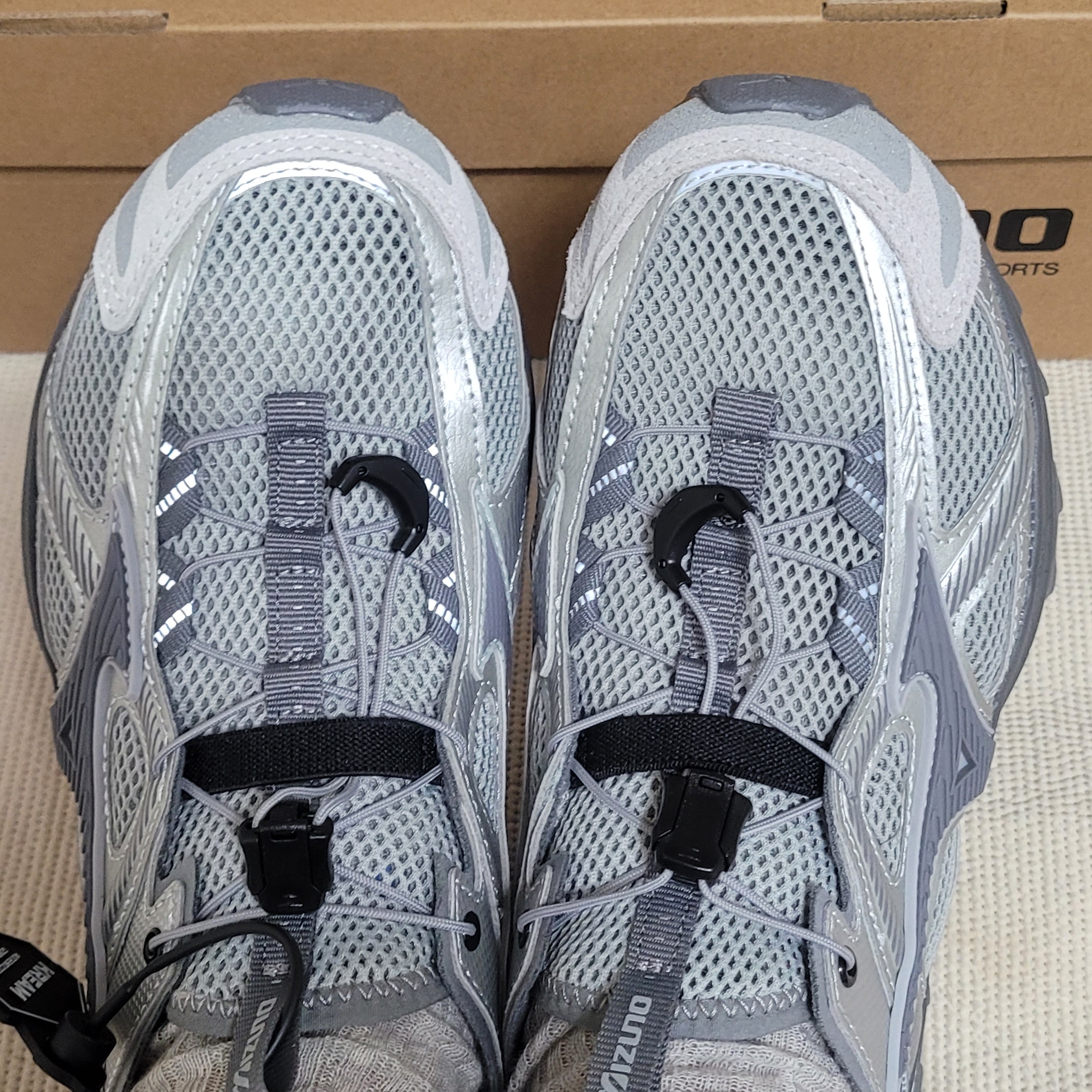 Mizuno Racer Trail SE Silver Grey 착용 스타일 - 1