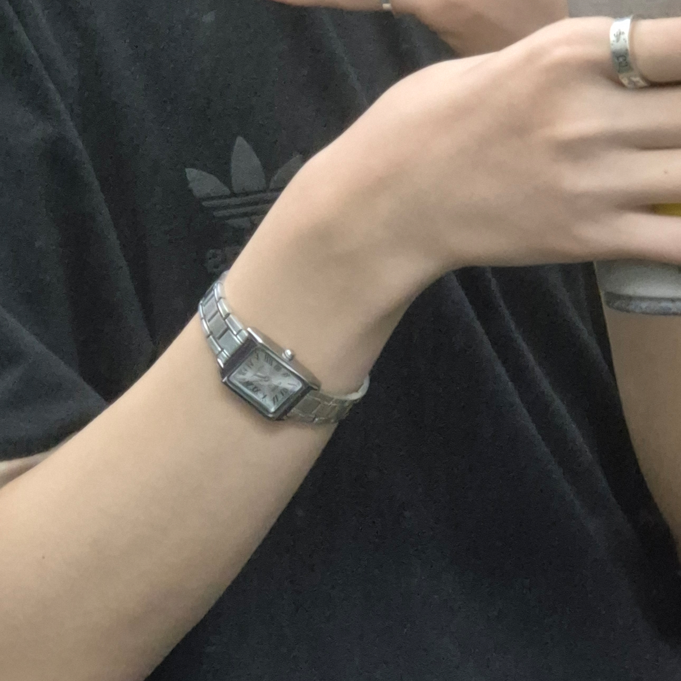 Casio LTP-V007D-7B, Gucci Double G Bee Engraved Ring Silver 착용 스타일