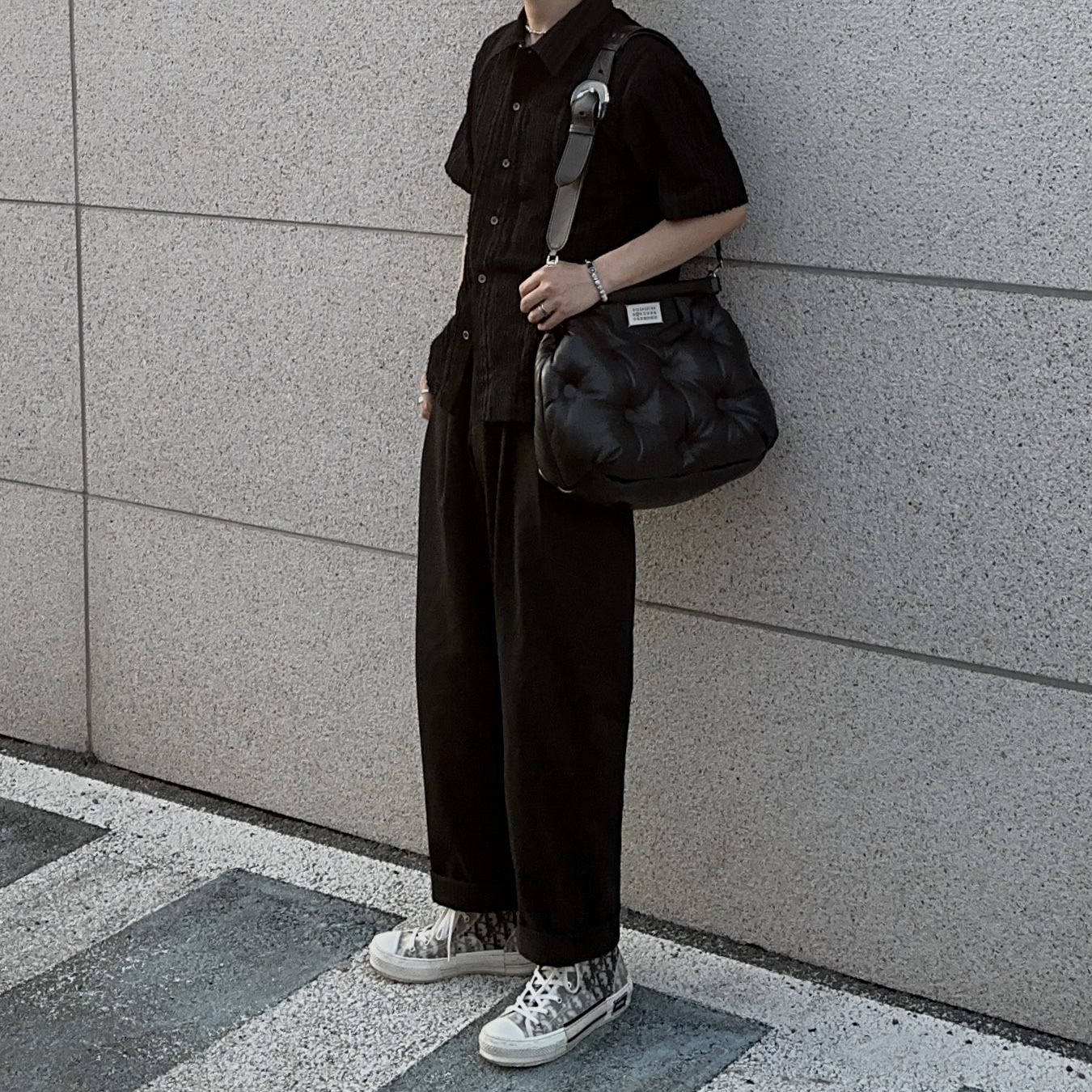 Dior B23 High Dior Oblique White & Black, Maison Margiela Glam Slam Classique Medium Black 착용 스타일