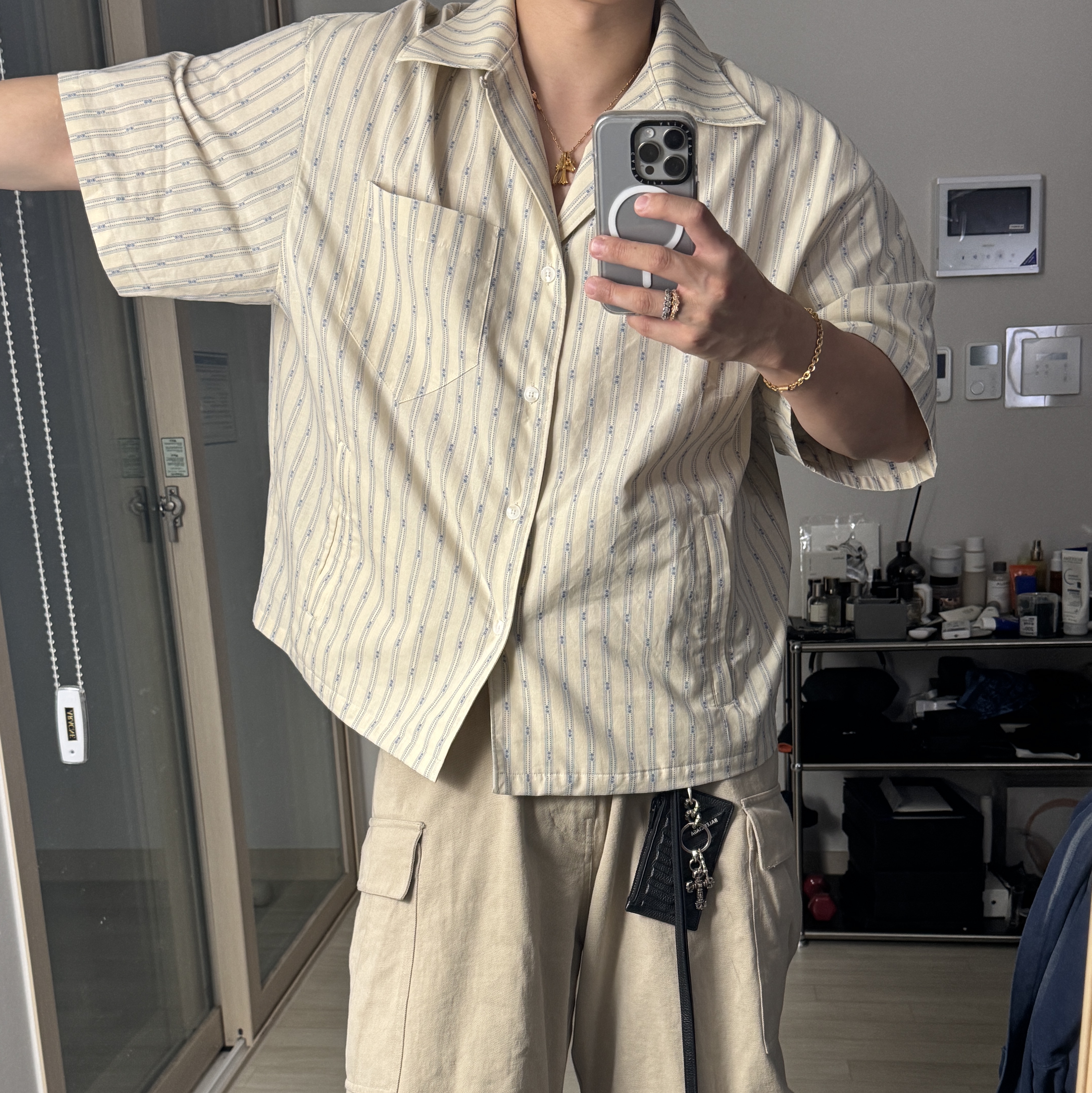 Nonnod Vacation Shirt Yellow Stipe, Nonnod Side Cargo Shorts Beige 착용 스타일 - 1