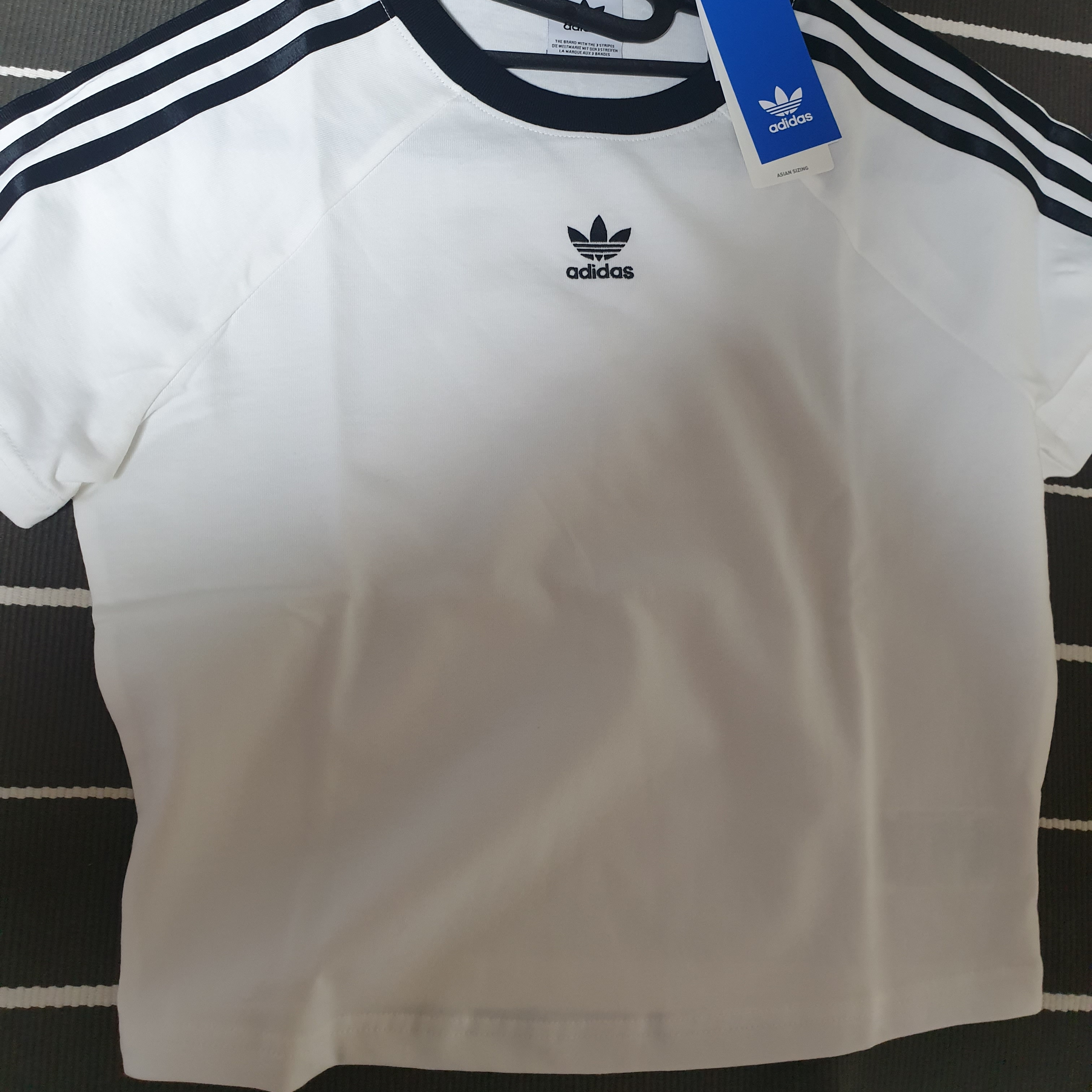 (W) Adidas Adicolor Sanjian Cali S/S T-Shirt Whi - US Sizingte 착용 스타일