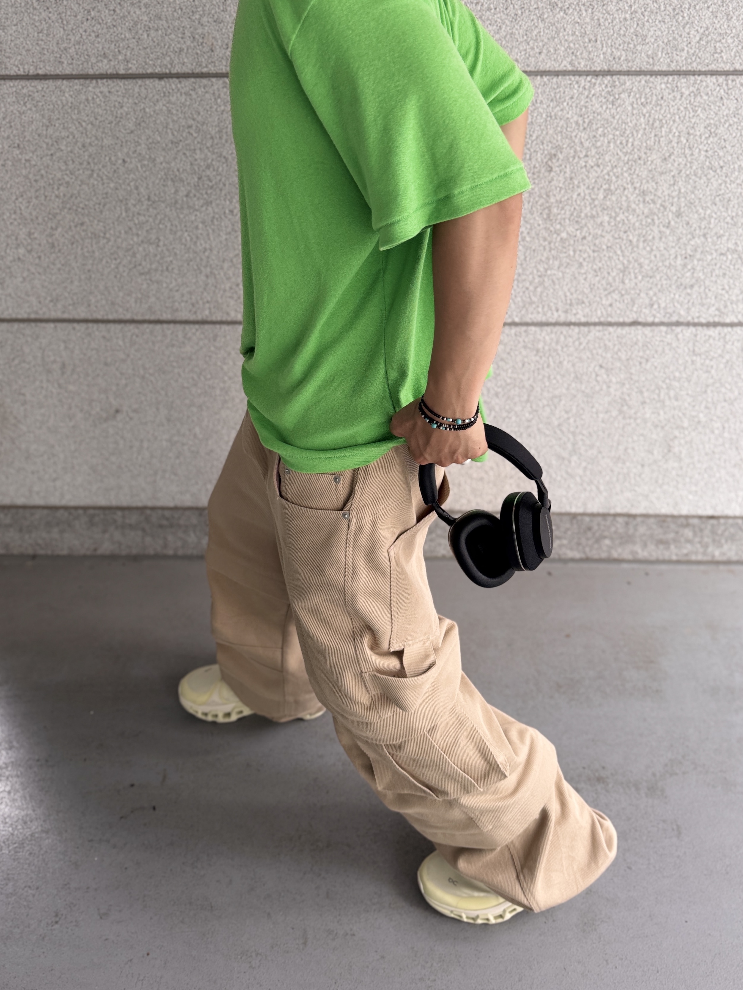 Kamien Titan Baggy Pants Beige, On Running x Post Archive Faction (Paf) Cloudmonster 2 Seedling White 착용 스타일 - 2