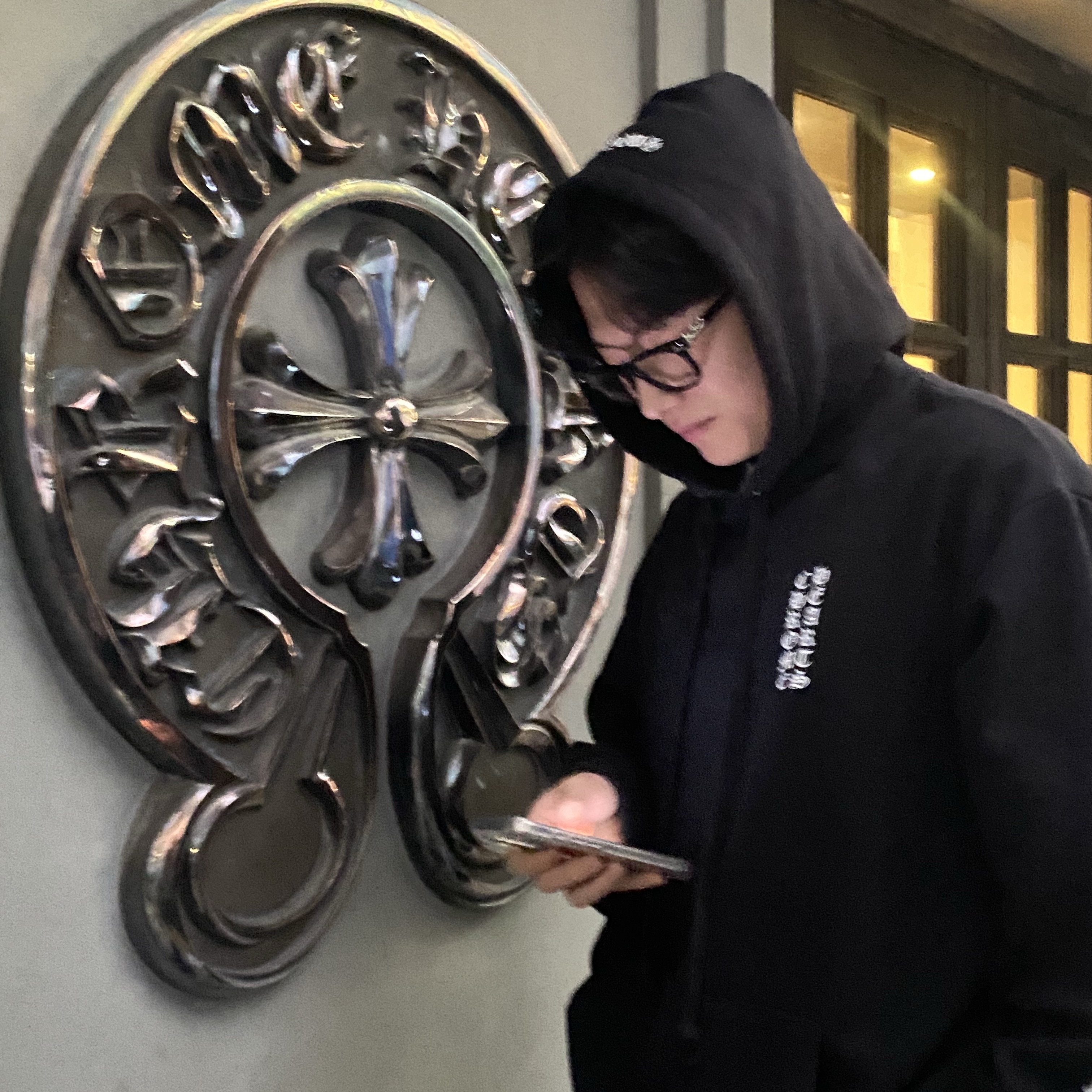 Chrome Hearts Horseshoe Floral Fleece Zip-Up Hoodie Black, Chrome Hearts Horseshoe Logo Sweatshirt Black 착용 스타일 - 4