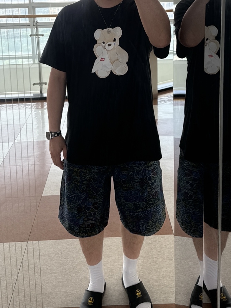 Supreme Handwriting Double Knee Denim Shorts Indigo - 25SS, Supreme Bear T-Shirt Black - 25SS 착용 스타일