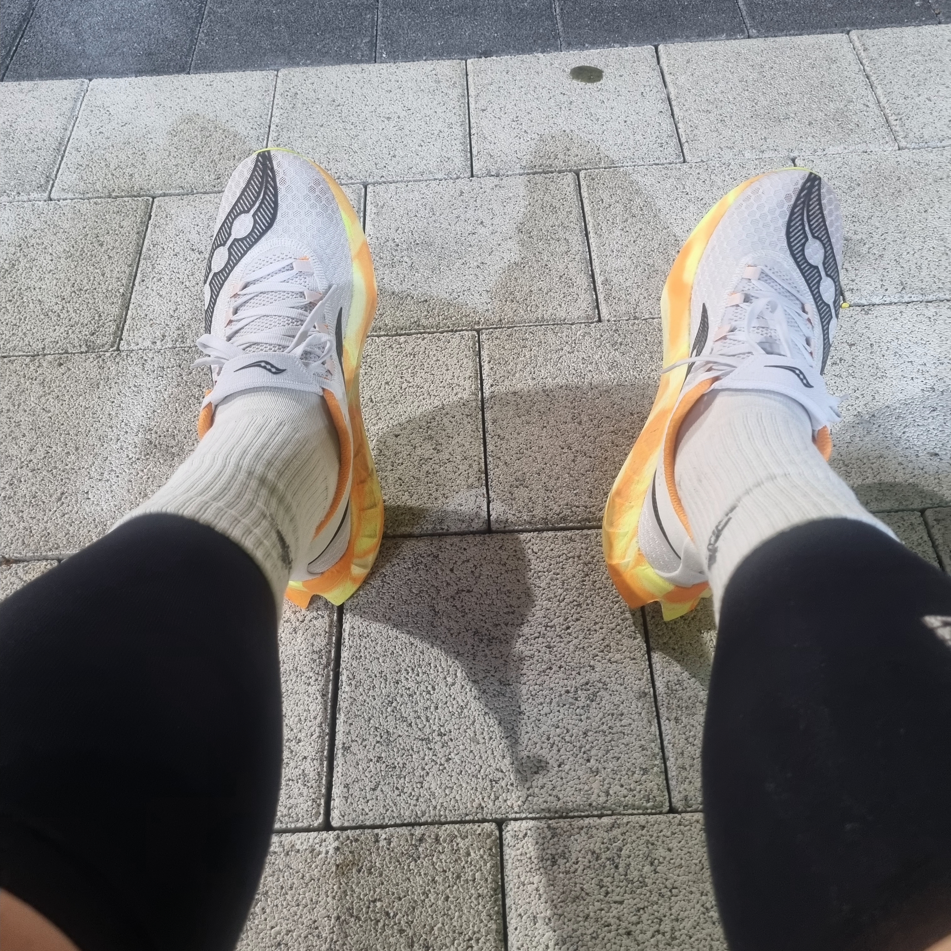 Saucony Endorphin Pro 4 Fog Peel 착용 스타일