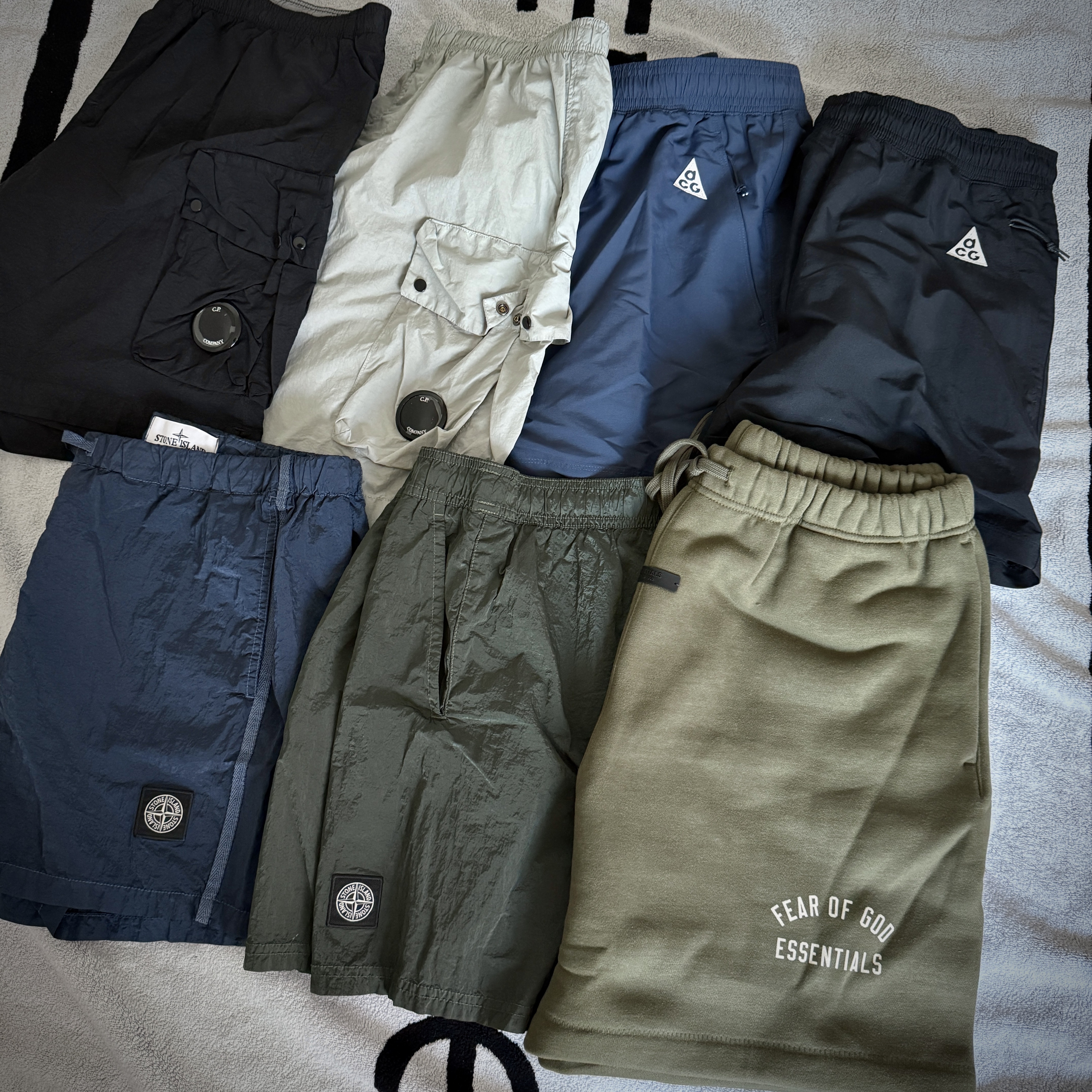 C.P. Company Flatt Nylon Lens Swim Shorts Flint Grey - 23SS, C.P. Company Flatt Nylon Lens Swim Shorts Black - 23SS 착용 스타일