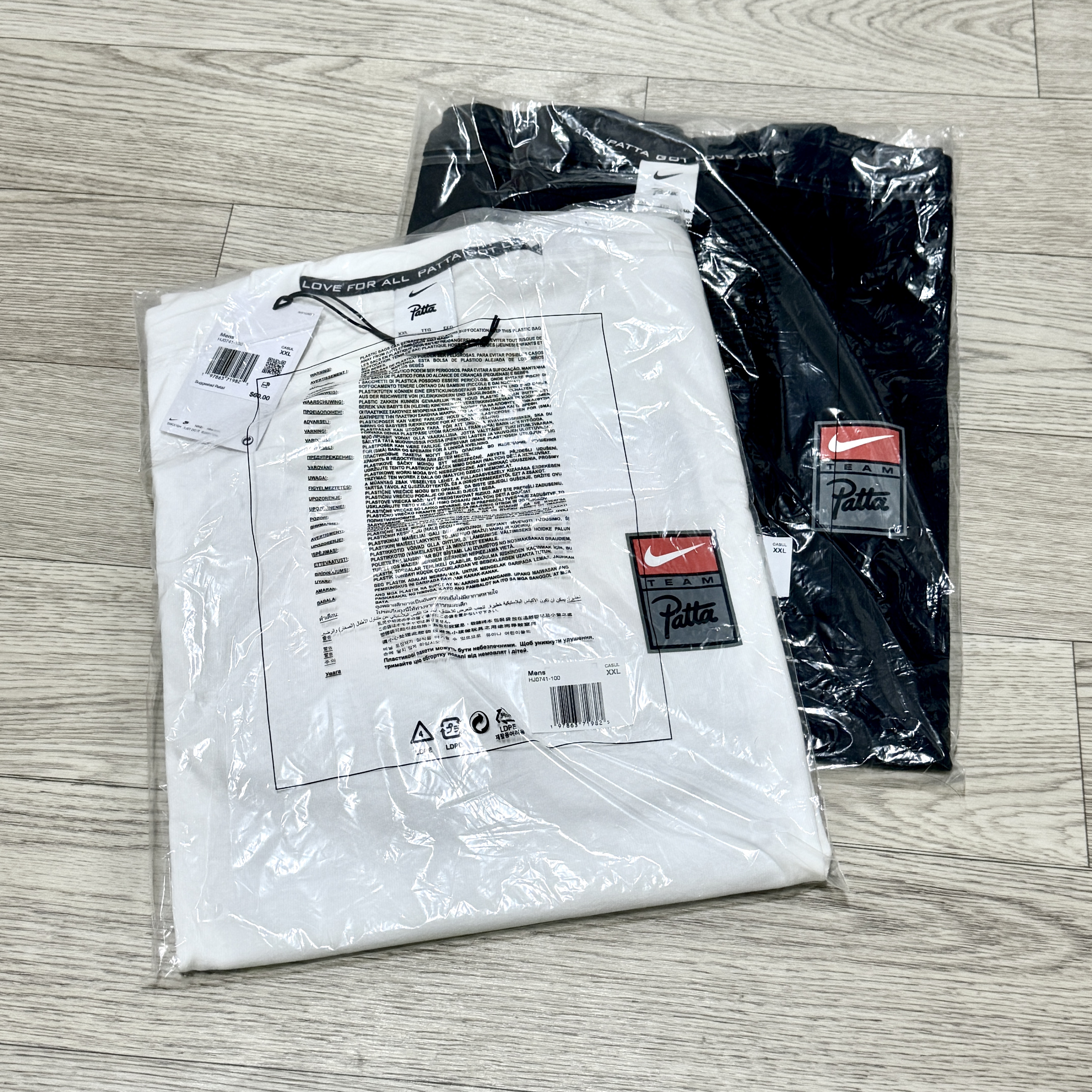 Nike x Patta T-Shirt Black (HJ0741-010), Nike x Patta T-Shirt White (HJ0741-100) 착용 스타일