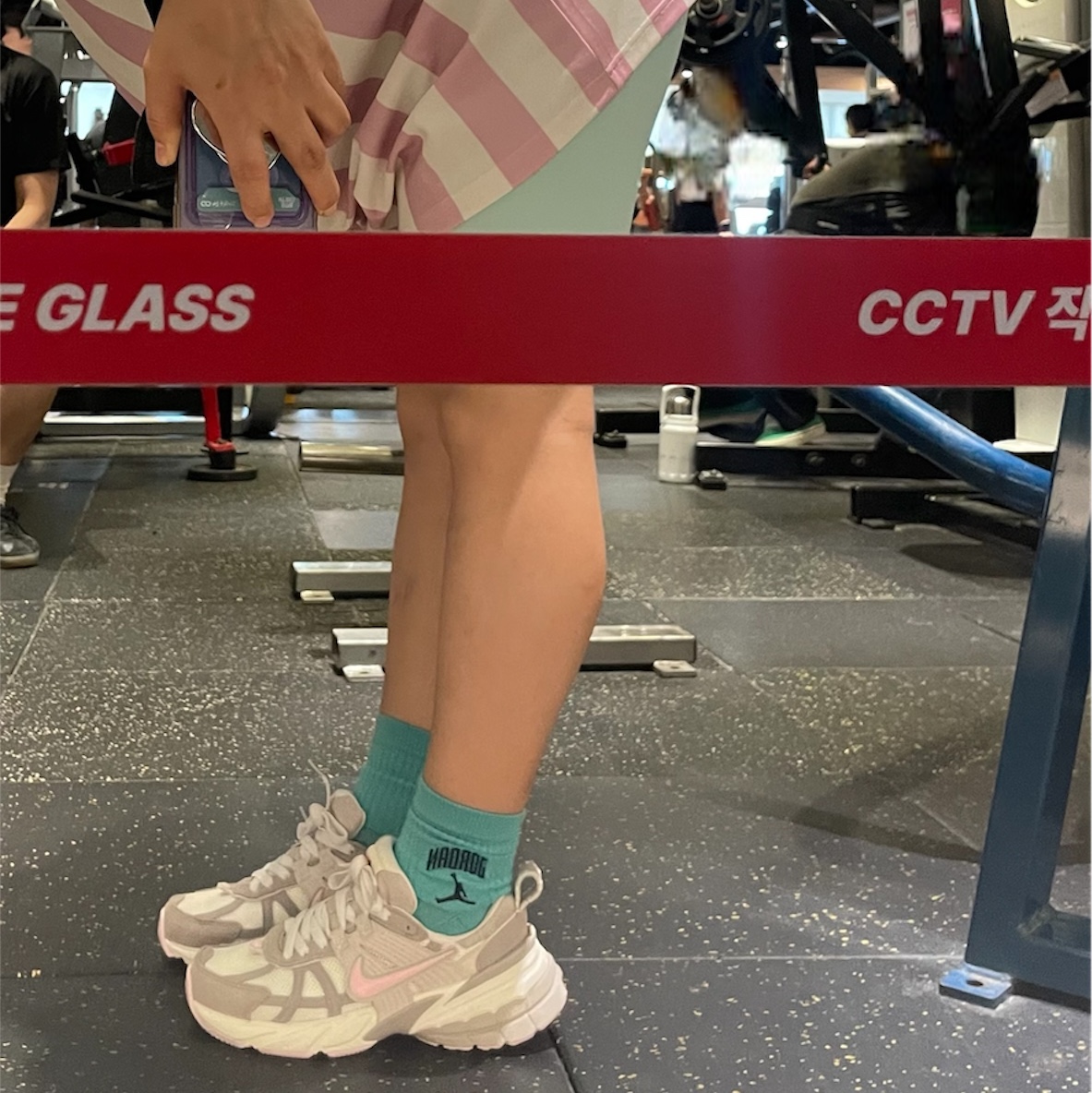 (W) Nike V2K Run Sail Pink Foam 착용 스타일