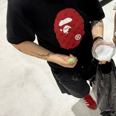 BAPE Color Camo Big Ape Head T-Shirt Black Red 착용 스타일