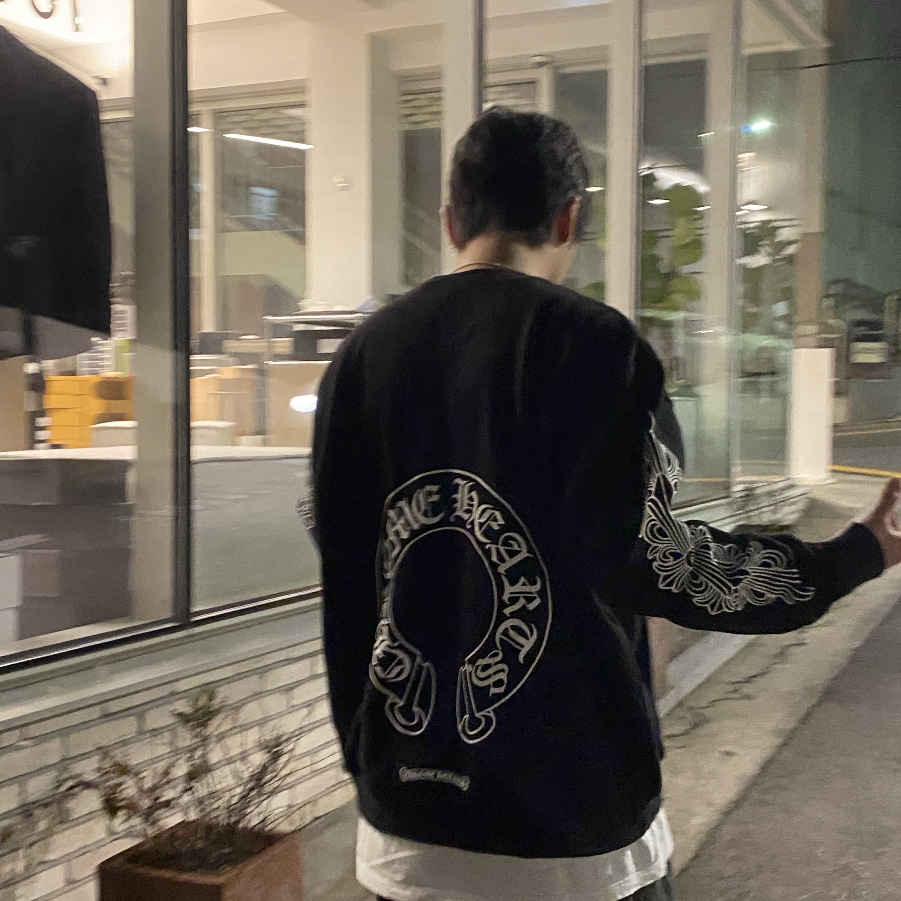 Chrome Hearts Horseshoe Floral Fleece Zip-Up Hoodie Black, Chrome Hearts Horseshoe Logo Sweatshirt Black 착용 스타일 - 3