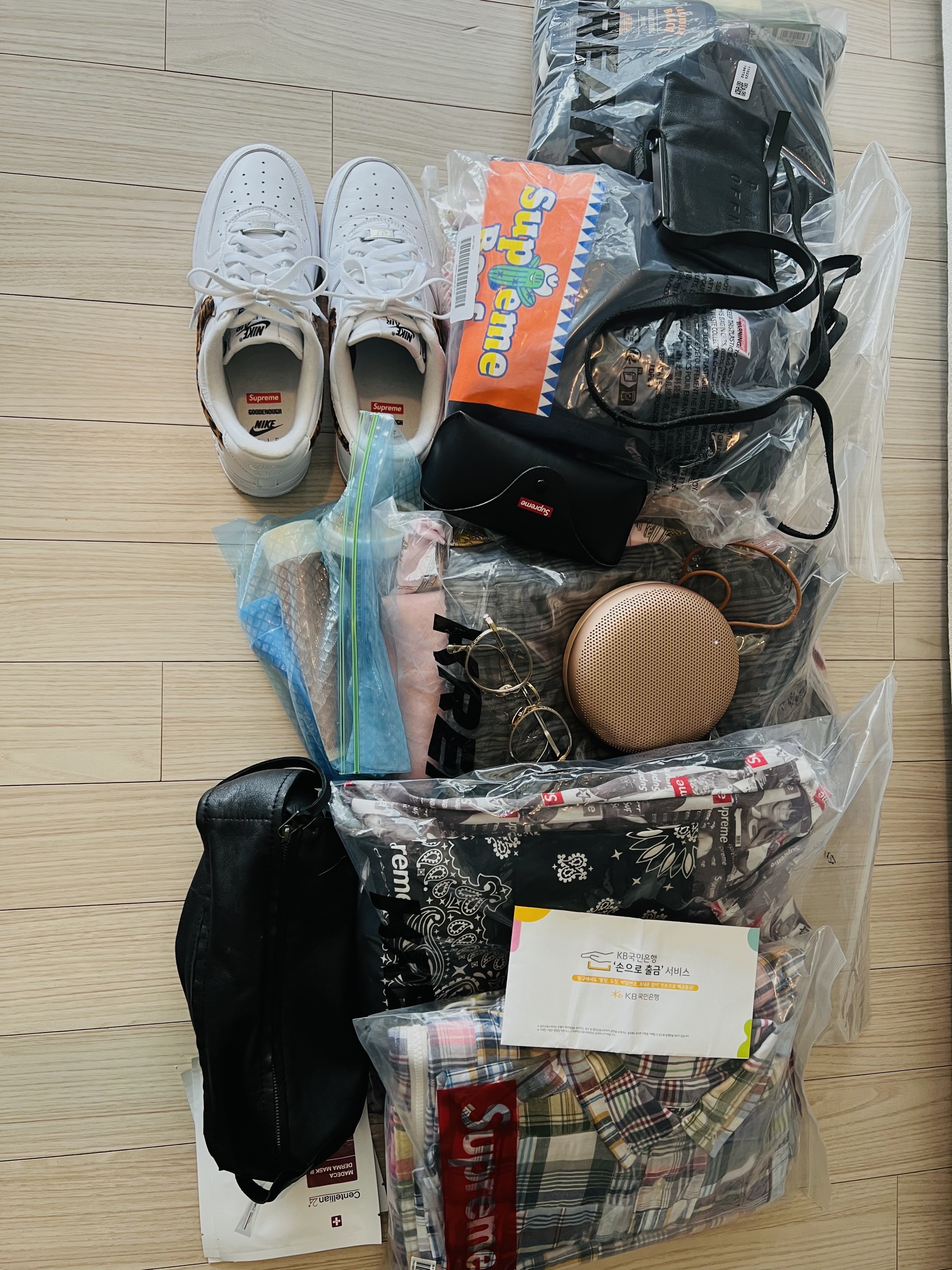 Supreme Bear T-Shirt Brown - 25SS, Lemaire Croissant Filt Bag Polyester Net Black 착용 스타일 - 3