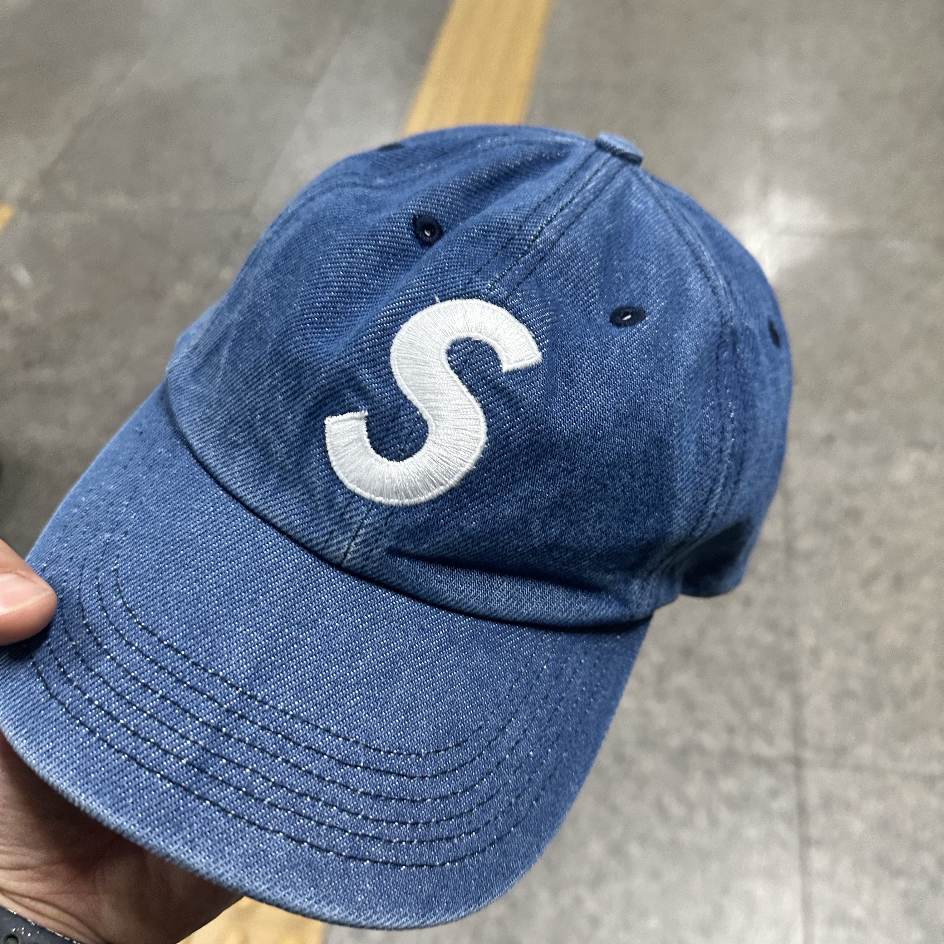 Supreme Pigment S Logo 6-Panel Denim - 24FW 착용 스타일