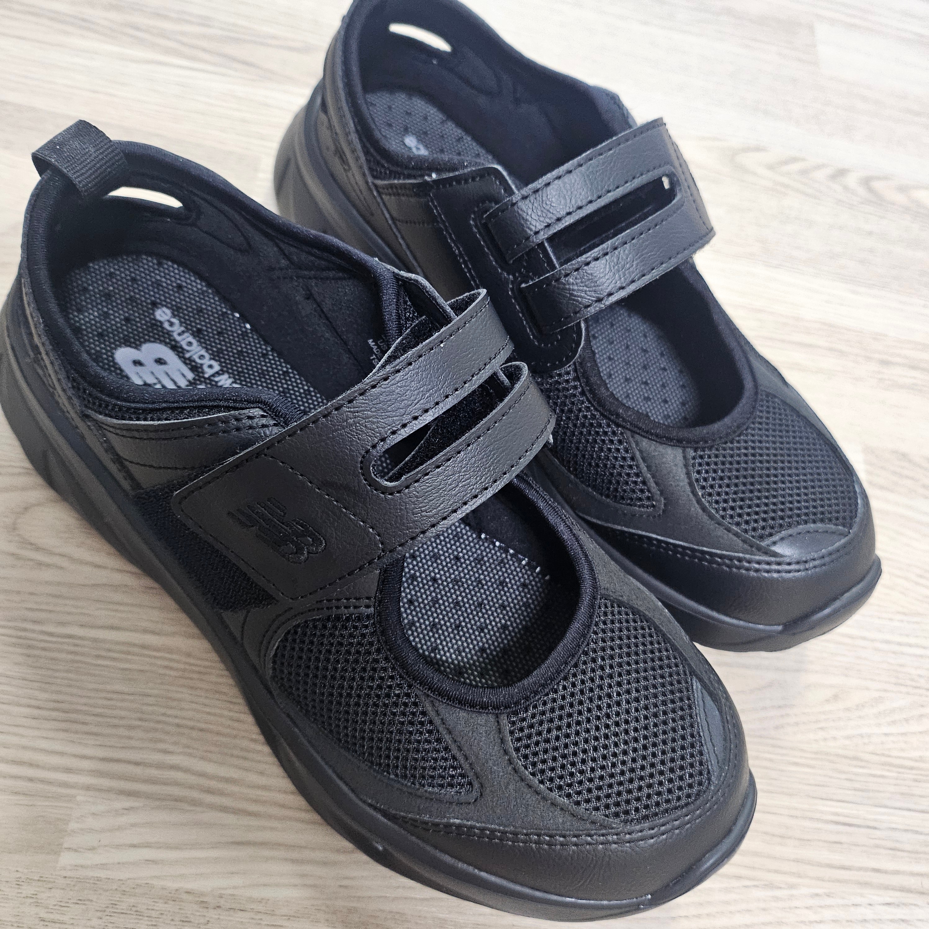 (W) New Balance Breeze SD2202 Triple Black 착용 스타일
