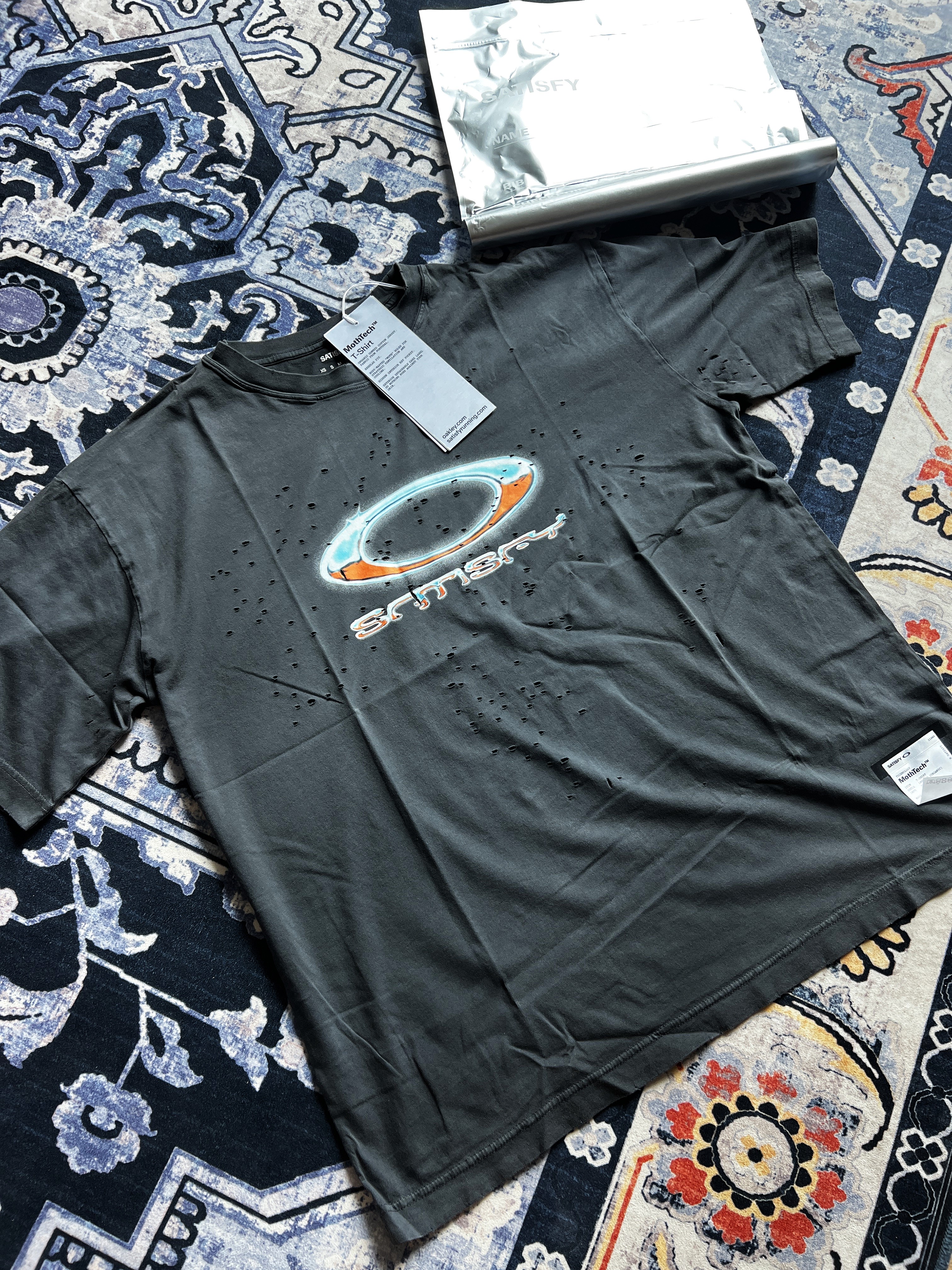 Oakley x Satisfy Mothtech T-Shirt Aged Black 착용 스타일