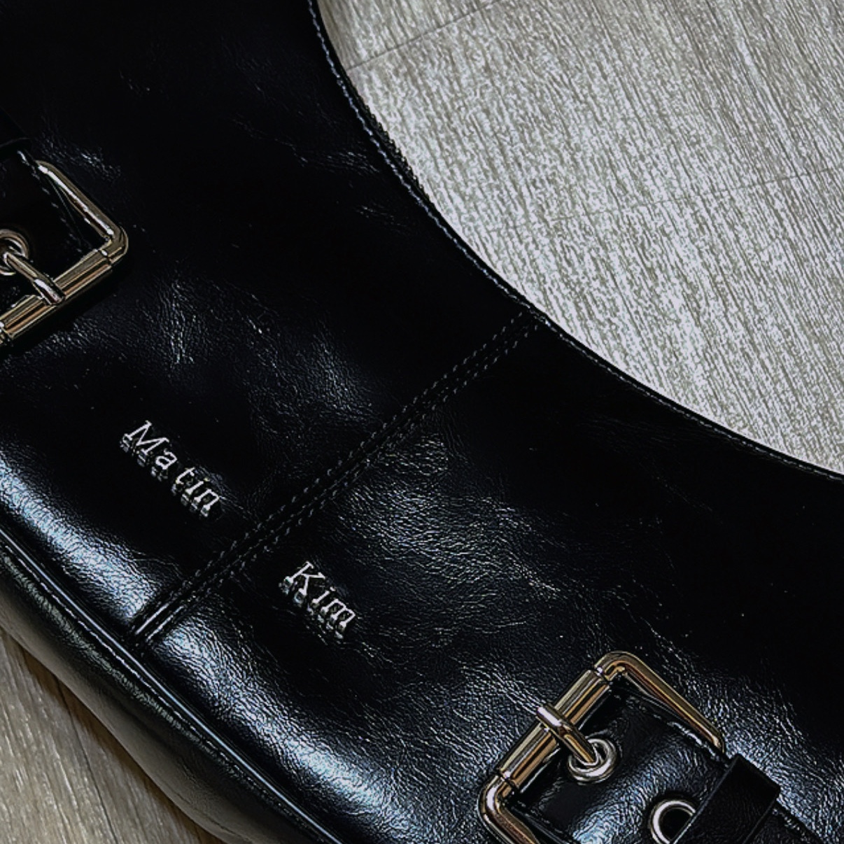 Matin Kim Belted Shoulder Bag Black 착용 스타일