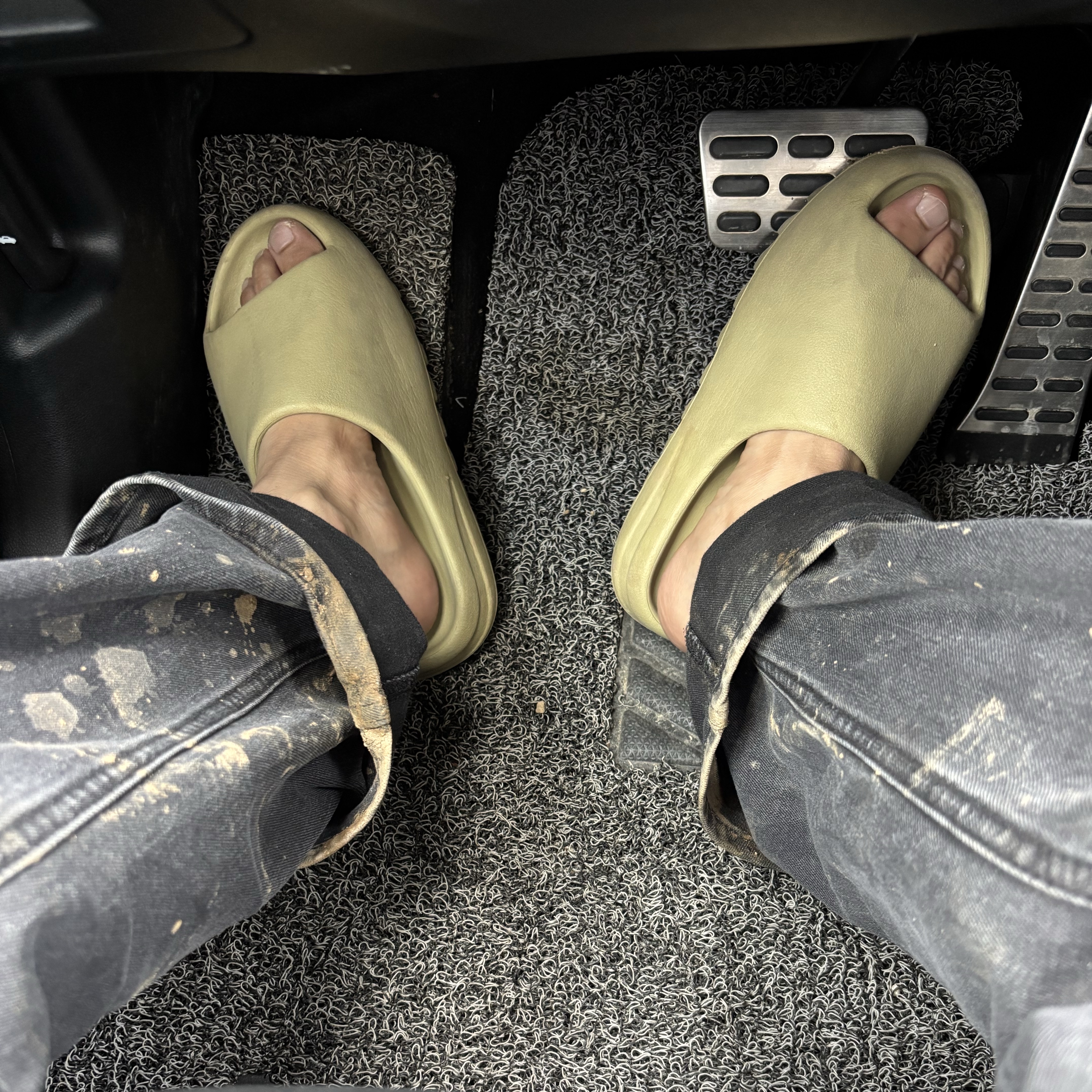 Adidas Yeezy Slide Resin 2022 착용 스타일