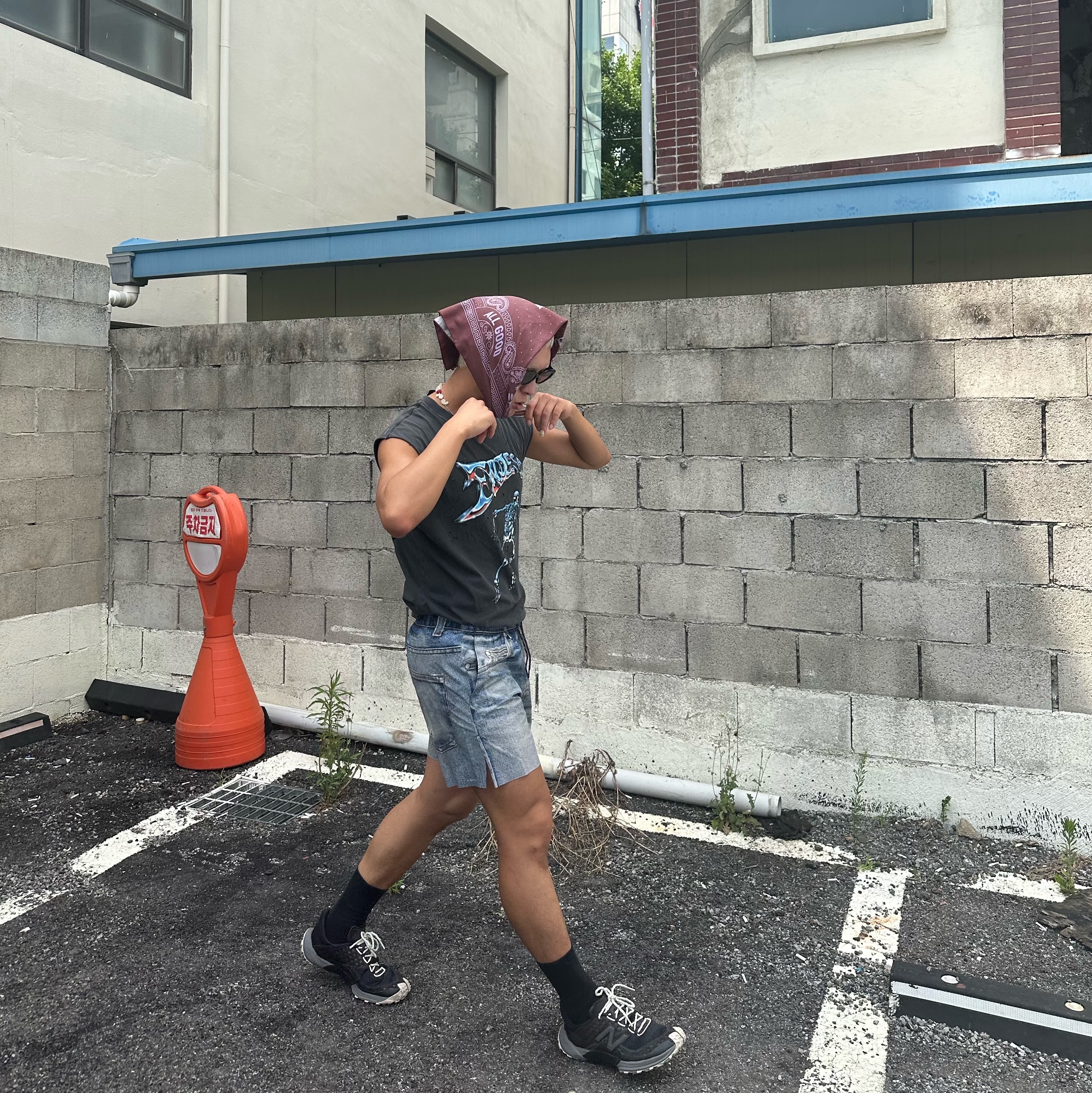 Gentle Monster x Maison Margiela MM108 Black Black, Satisfy Peaceshell 5 Inch Unlined Shorts Digital Denim 착용 스타일 - 5