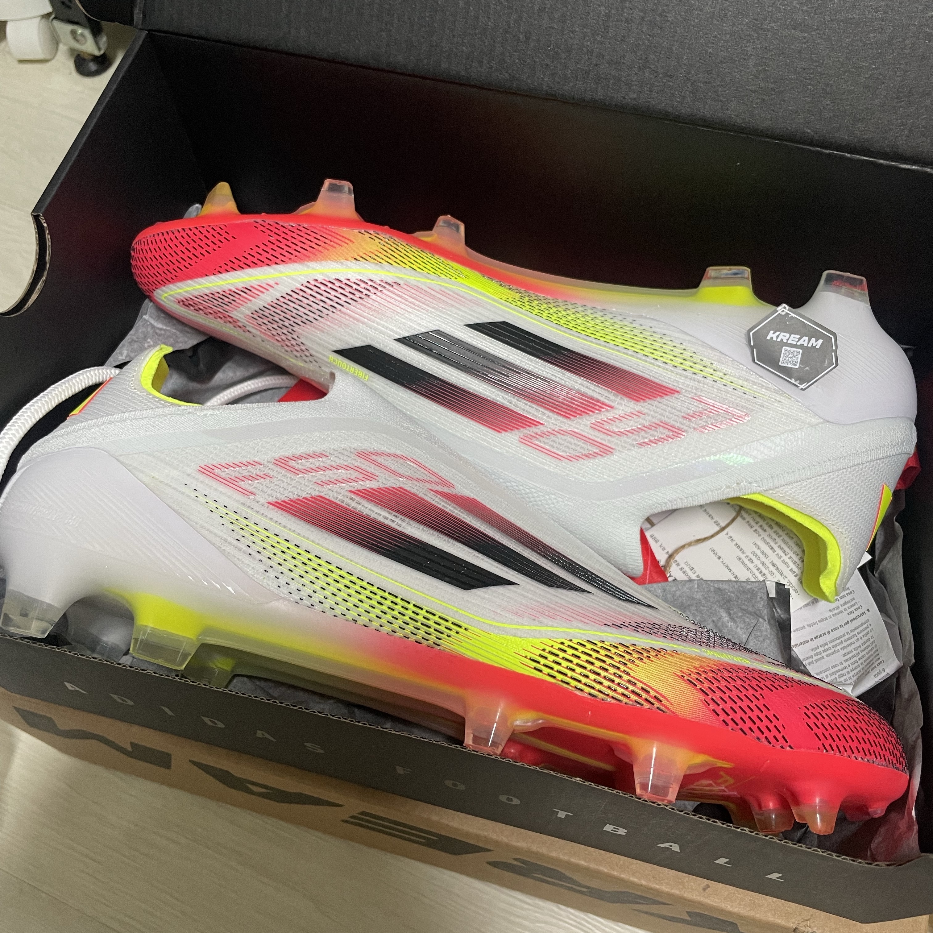 Adidas F50 Elite Laceless FG Cloud White Core Black 착용 스타일 - 2