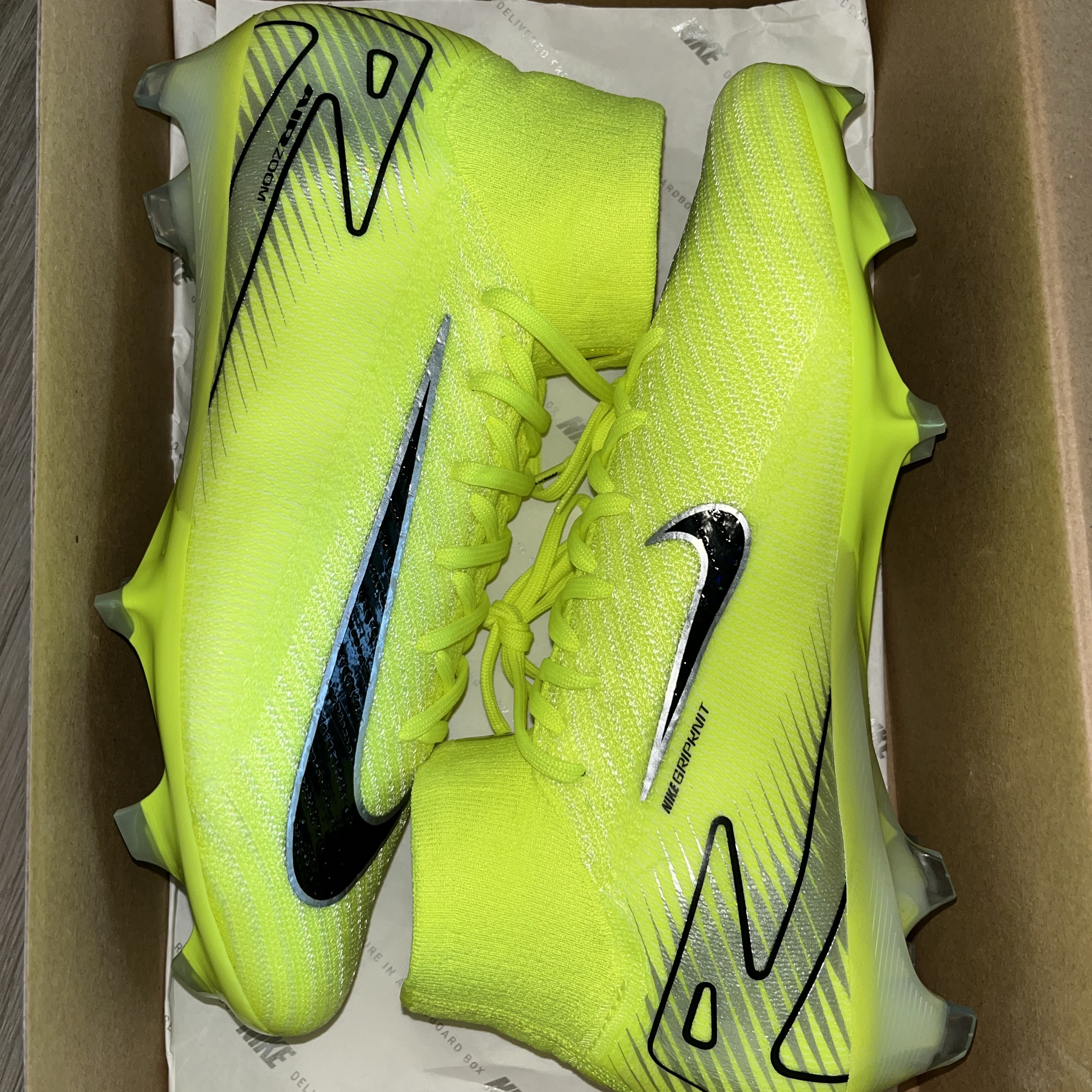 Nike Zoom Mercurial Superfly 10 Elite FG High Top Cleat Volt Black 착용 스타일