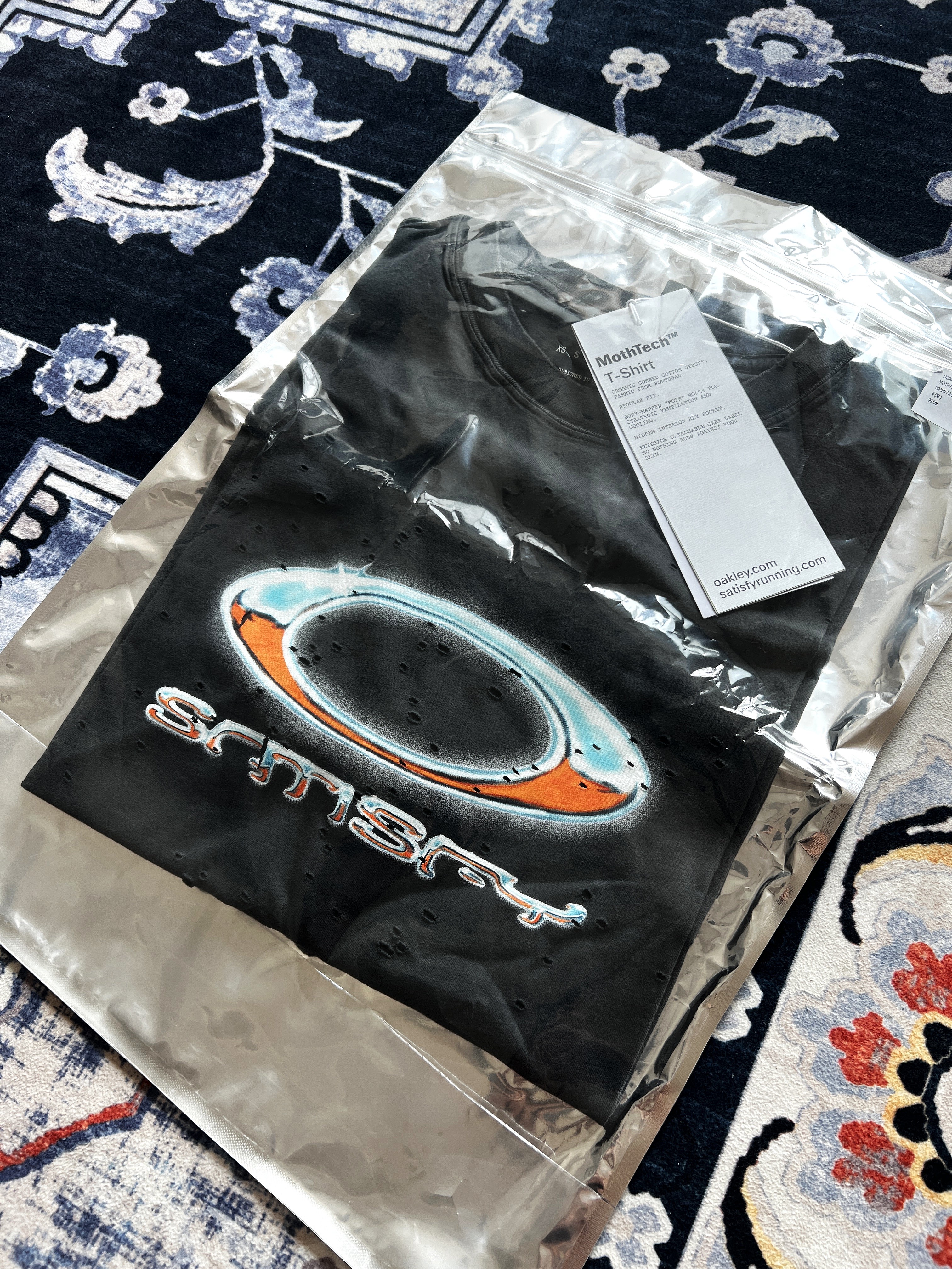 Oakley x Satisfy Mothtech T-Shirt Aged Black 착용 스타일