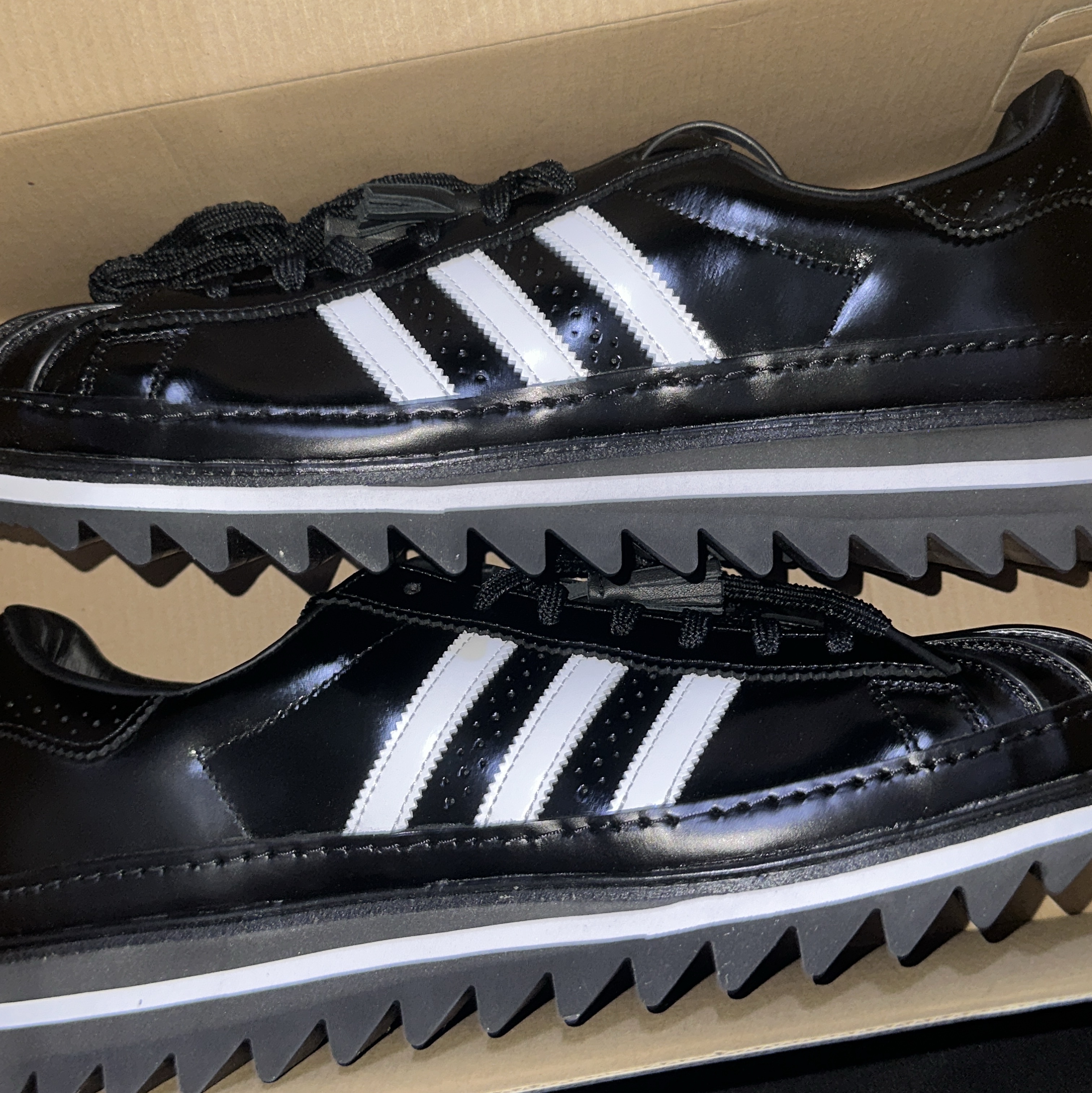 Adidas x Clot Superstar Core Black Cloud White 착용 스타일 - 3
