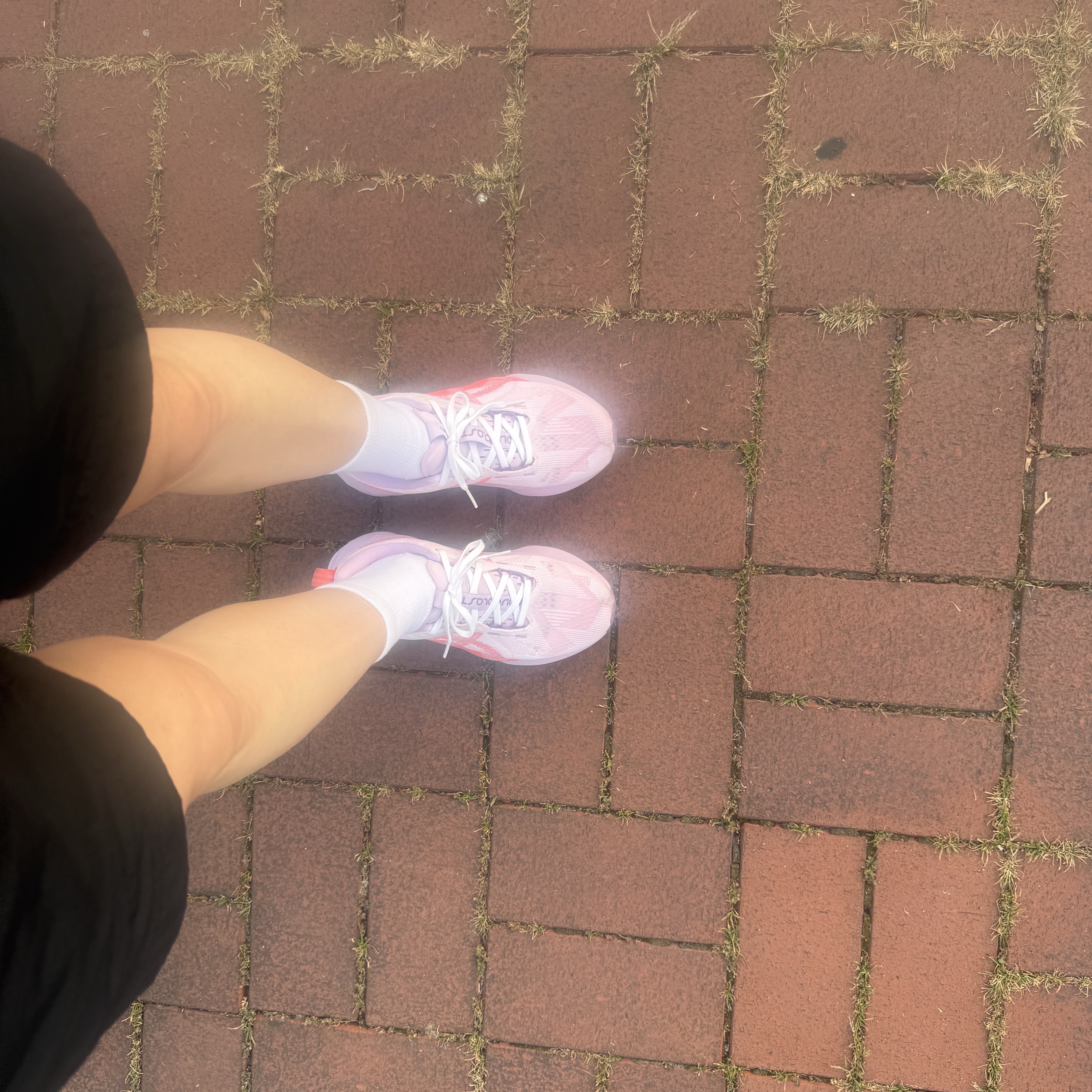 (W) Asics Novablast 5 White Coral Reef - D Wide 착용 스타일