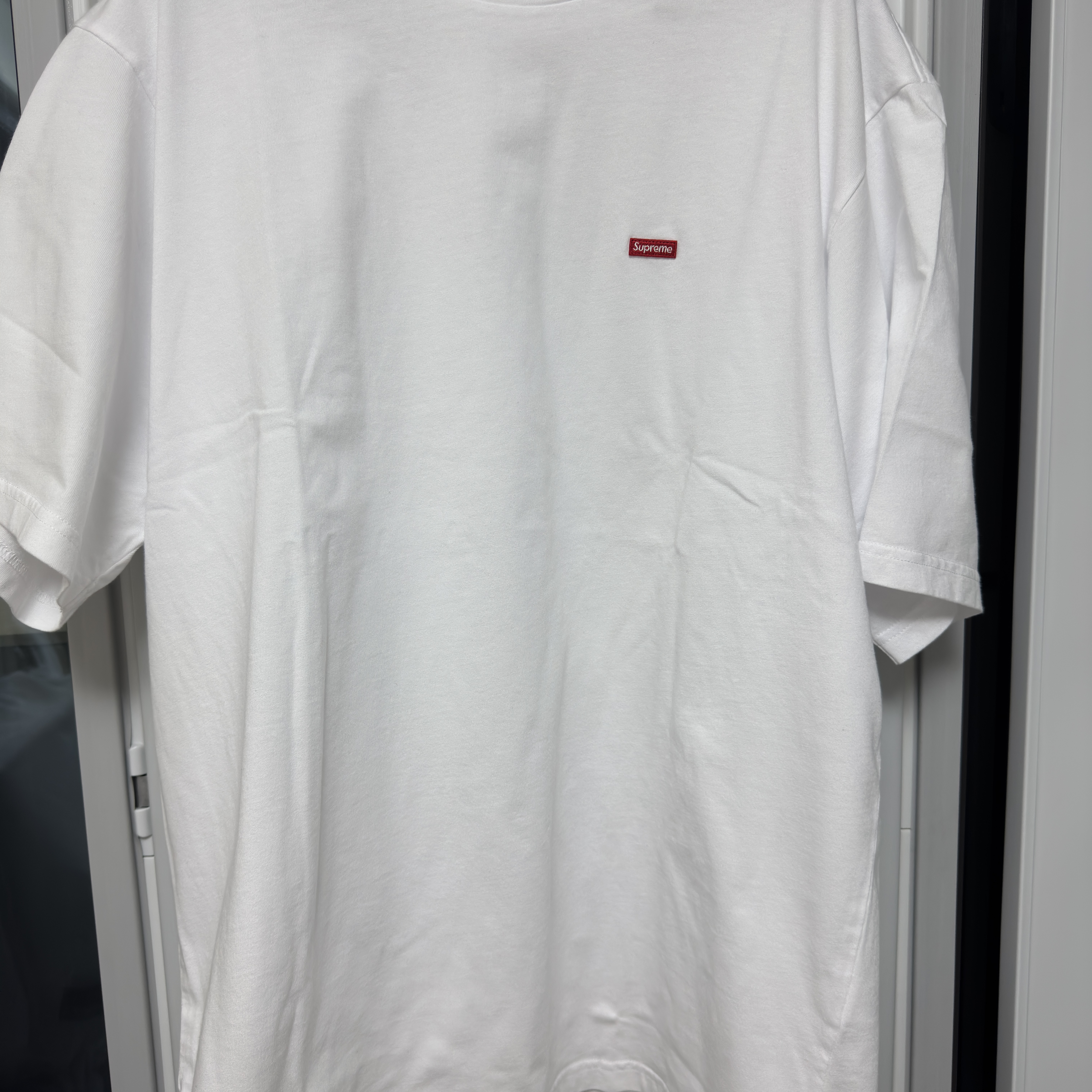 Supreme Small Box T-Shirt White - 25SS 착용 스타일
