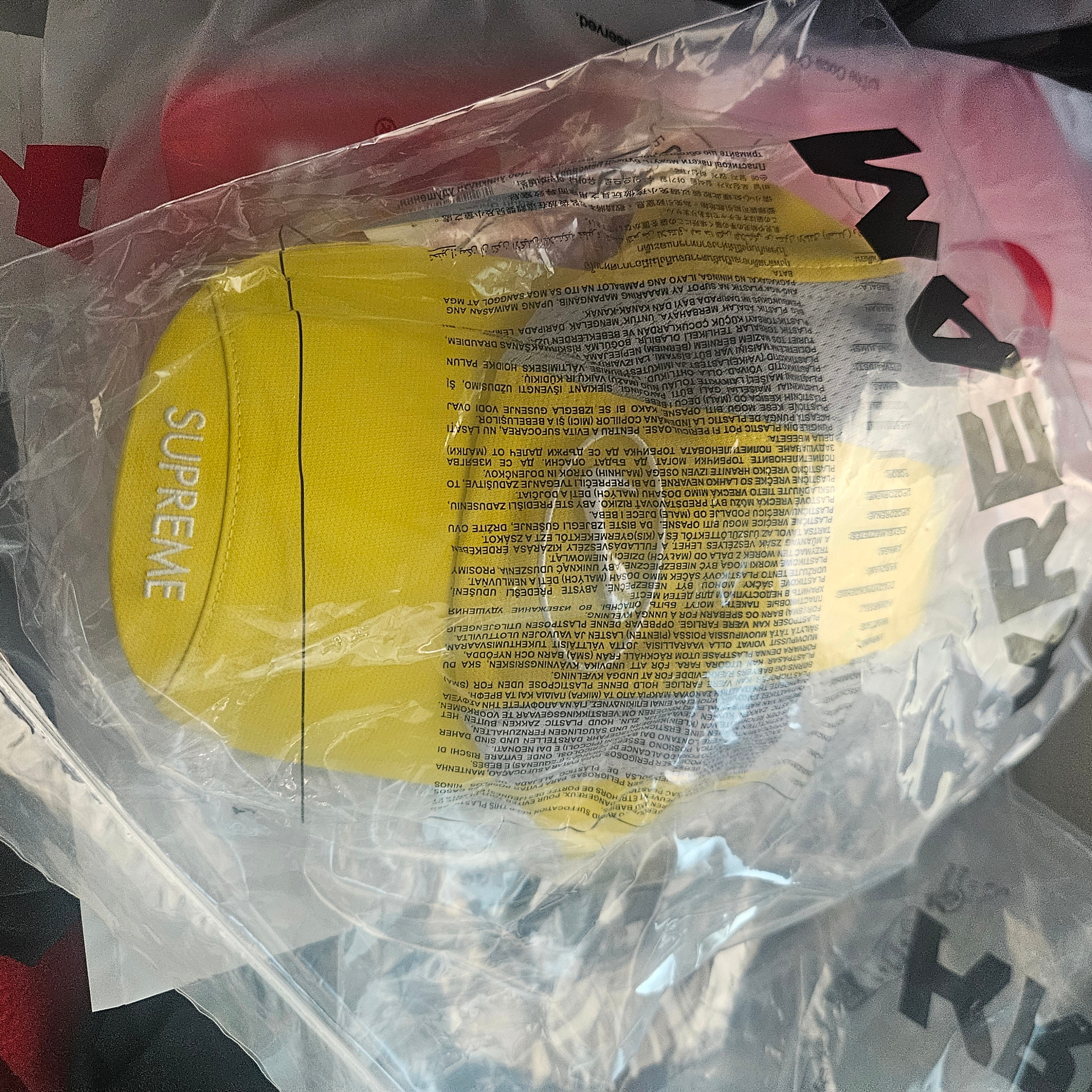 Supreme x Nike Running Hat Yellow - 25SS 착용 스타일