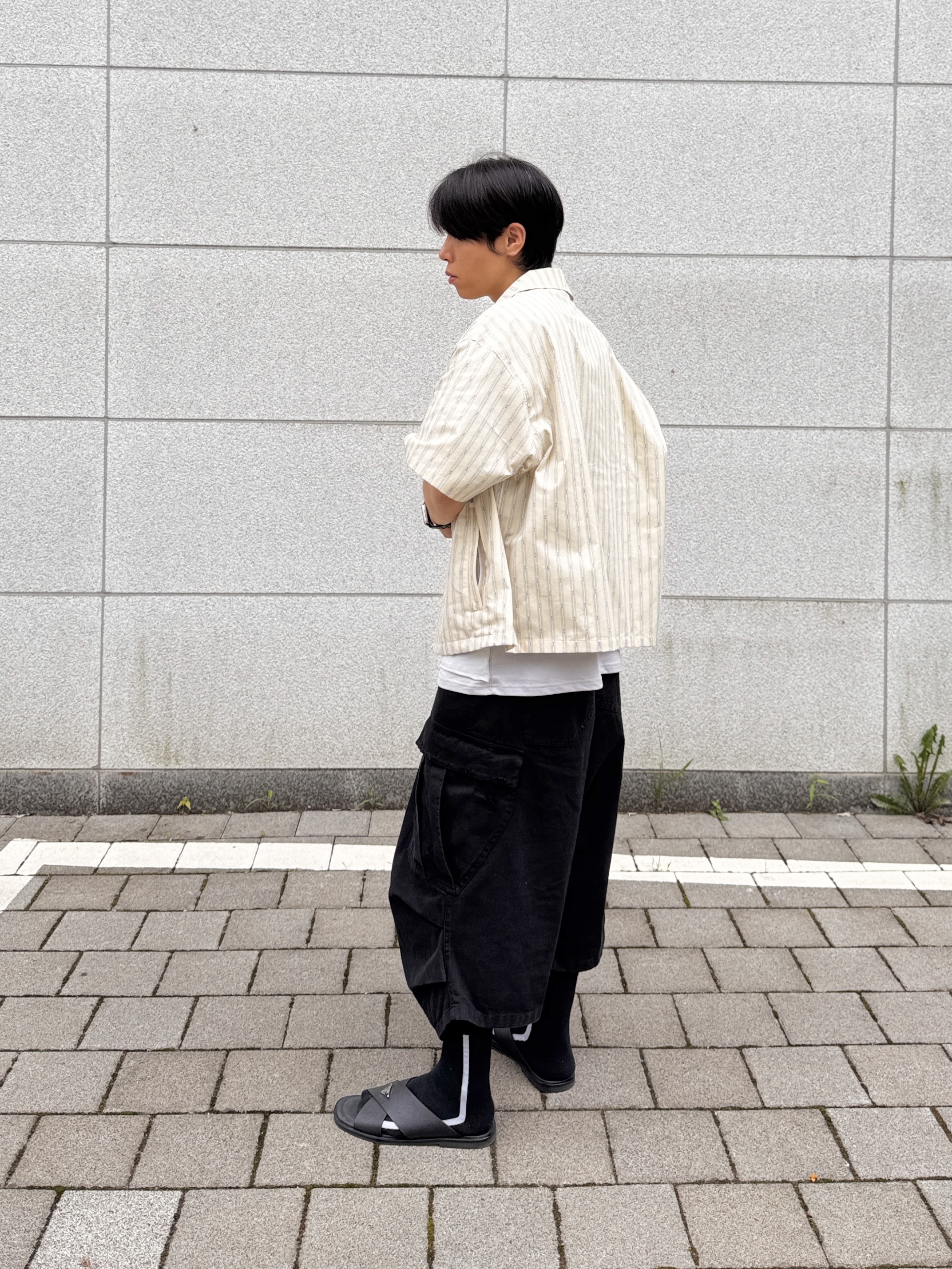 Nonnod Vacation Shirt Yellow Stipe, Nonnod Side Cargo Shorts Vintage Black 착용 스타일 - 2