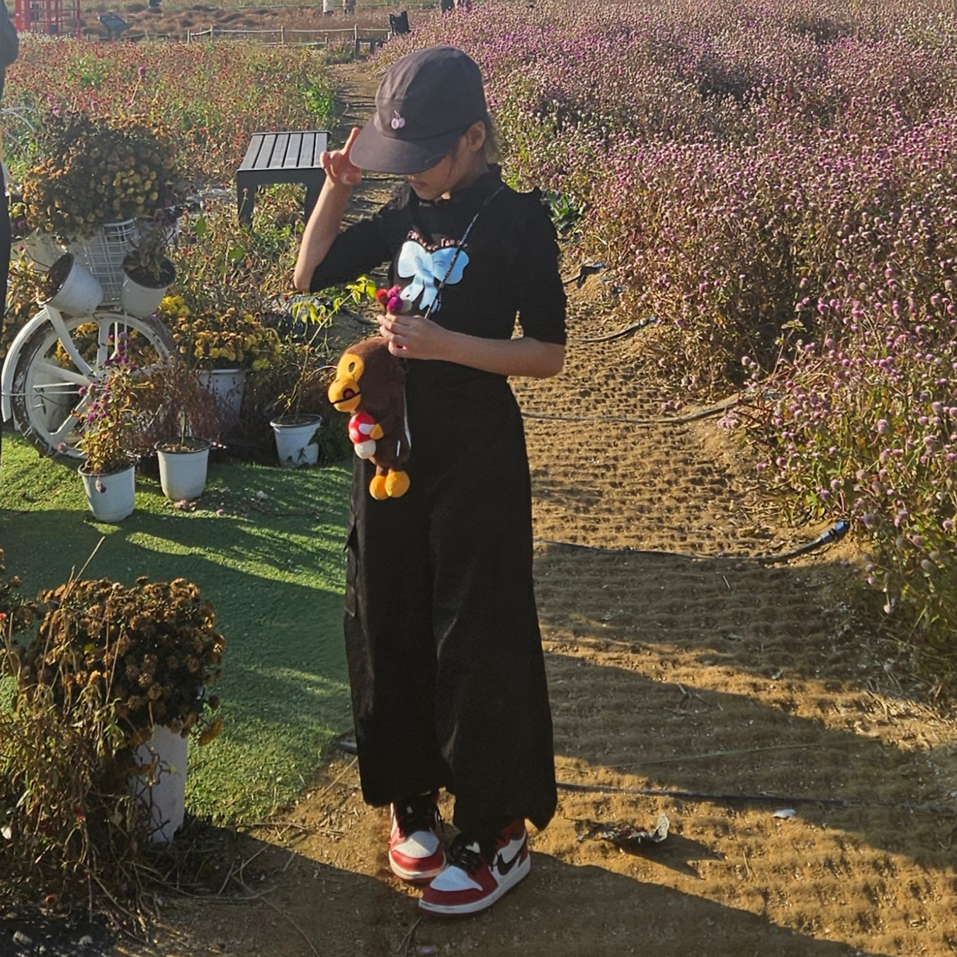 BAPE Baby Milo Plush Mobile Bag Brown, (GS) Jordan 1 Retro High OG Chicago 2022 착용 스타일