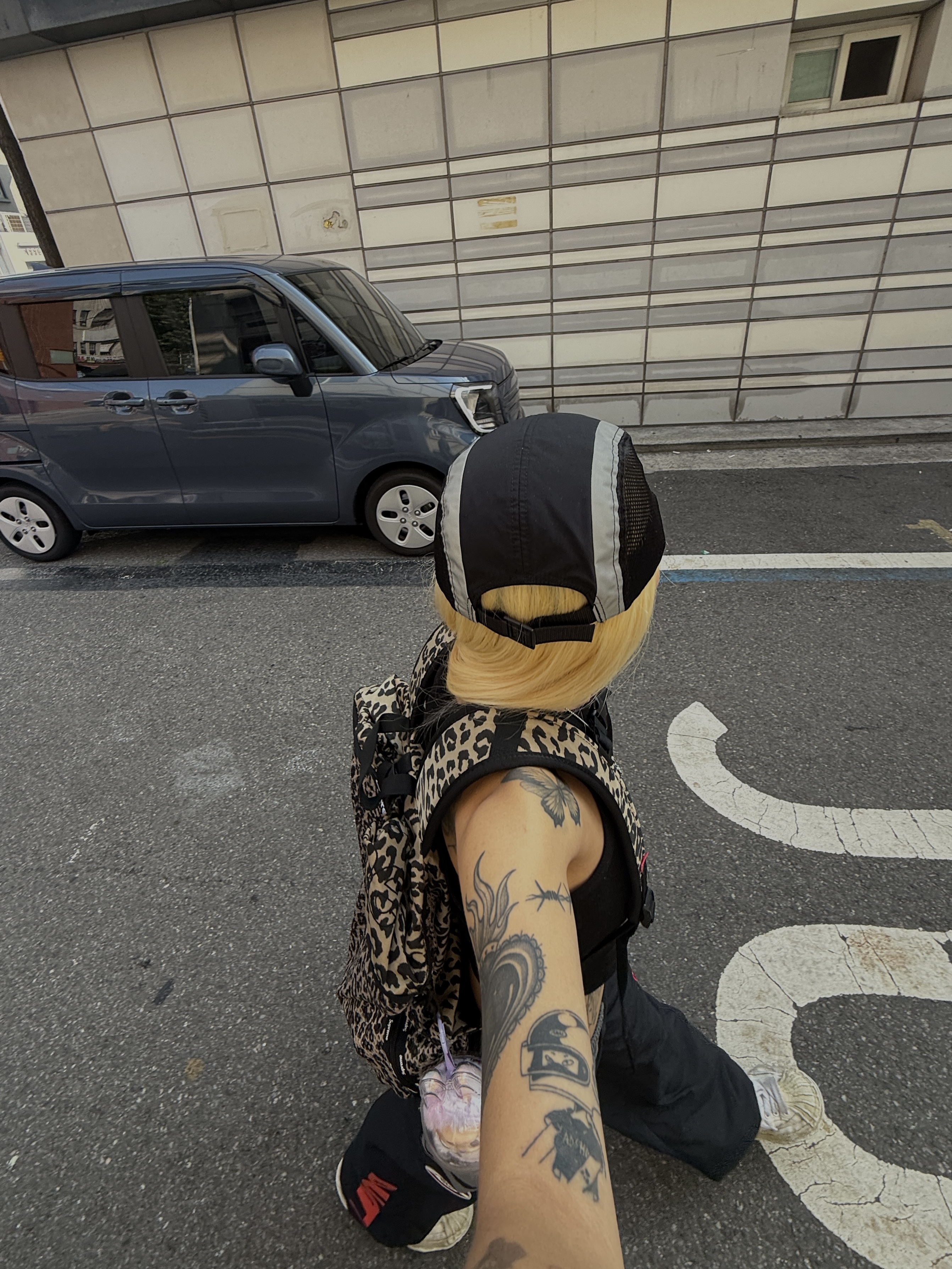Supreme Mesh Backpack Leopard - 23SS, Supreme x Ducati Track Pants Black - 24SS 착용 스타일 - 1