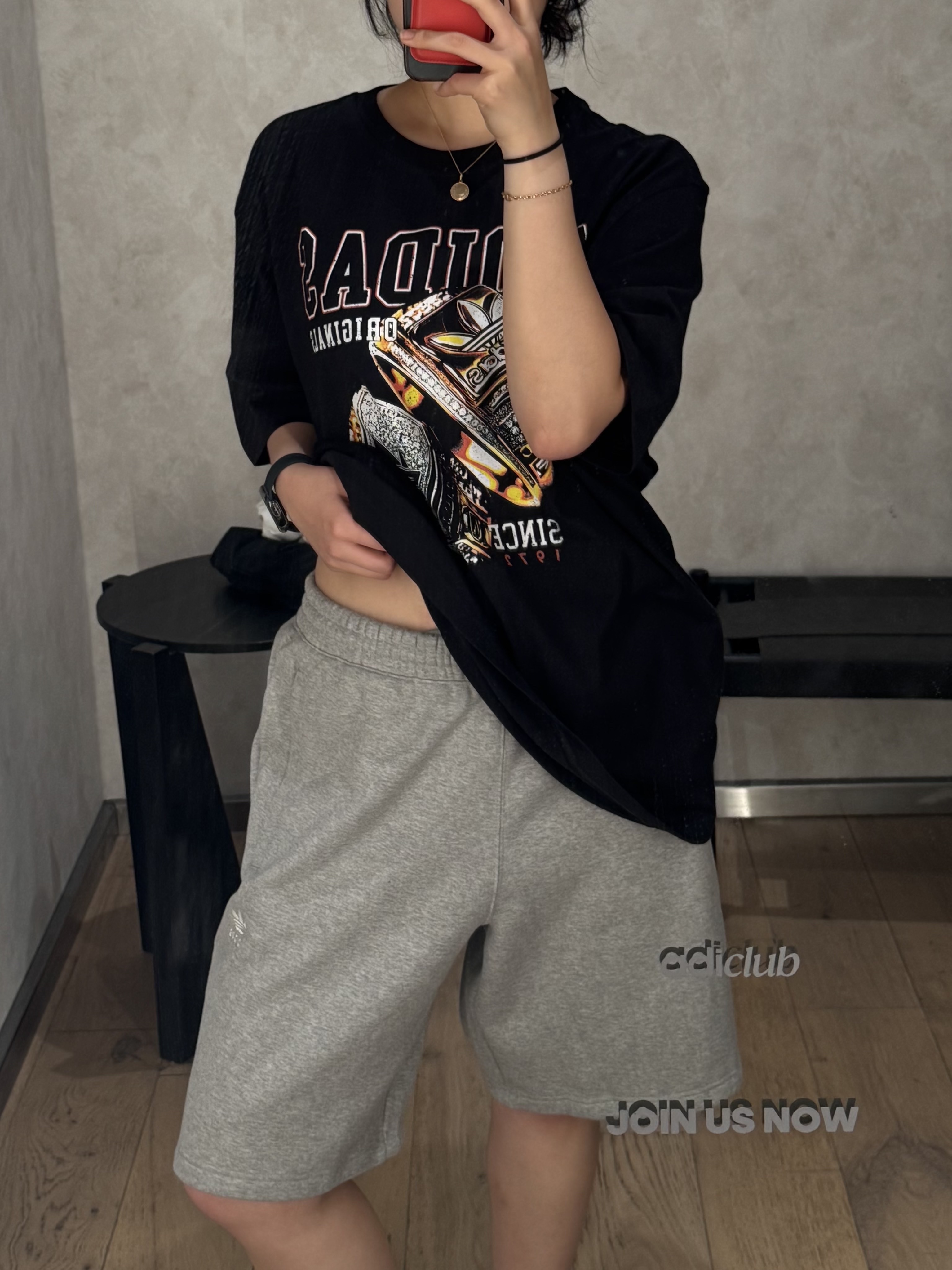 (W) Adidas Essentials 3-Stripes Cotton Shorts Light Grey Heather White - KR Sizing, Adidas Essentials Regular-Fit 3S French Terry Shorts Medium Grey Heather - KR Sizing 착용 스타일