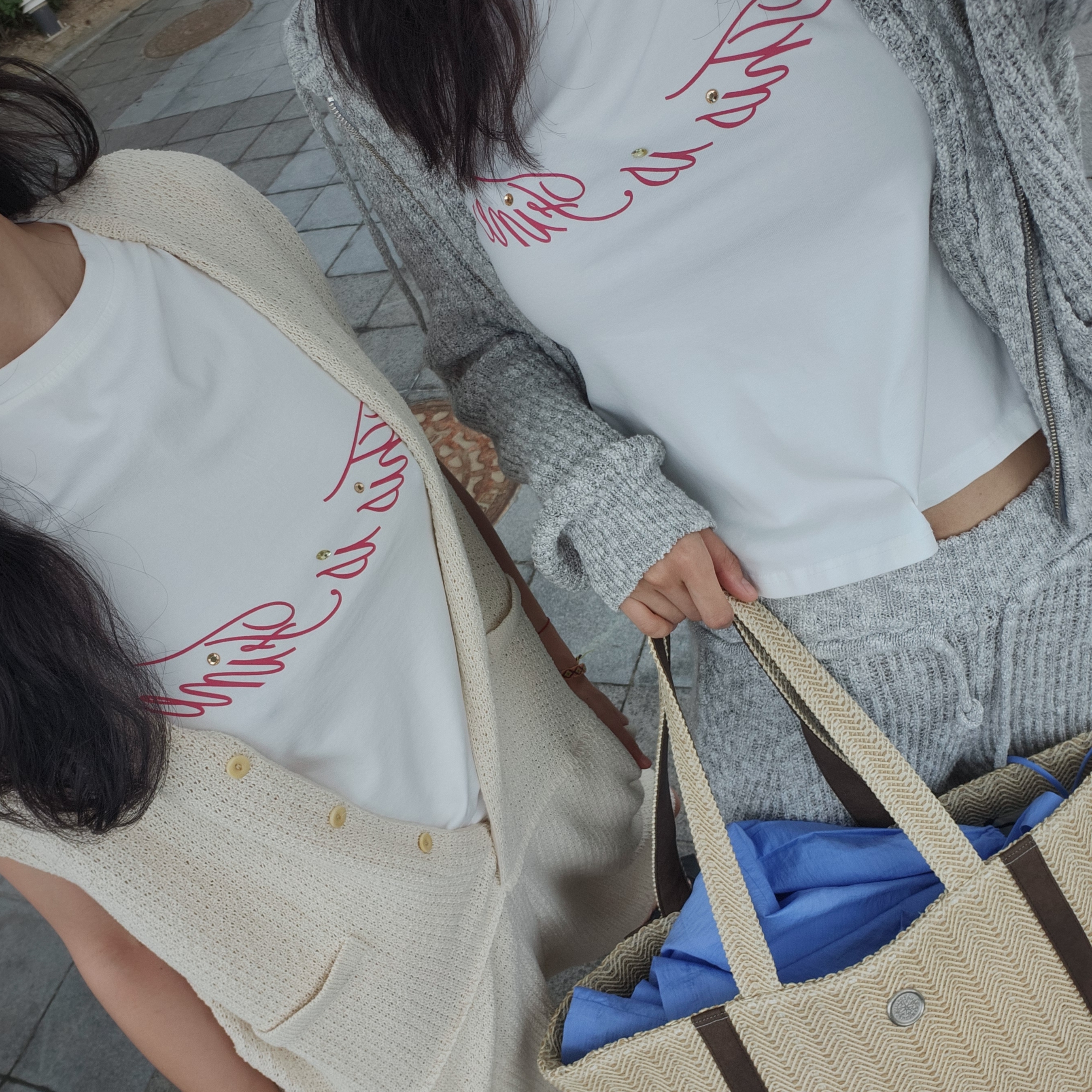 THIS IS FINE Cropped Signature Tee White 착용 스타일