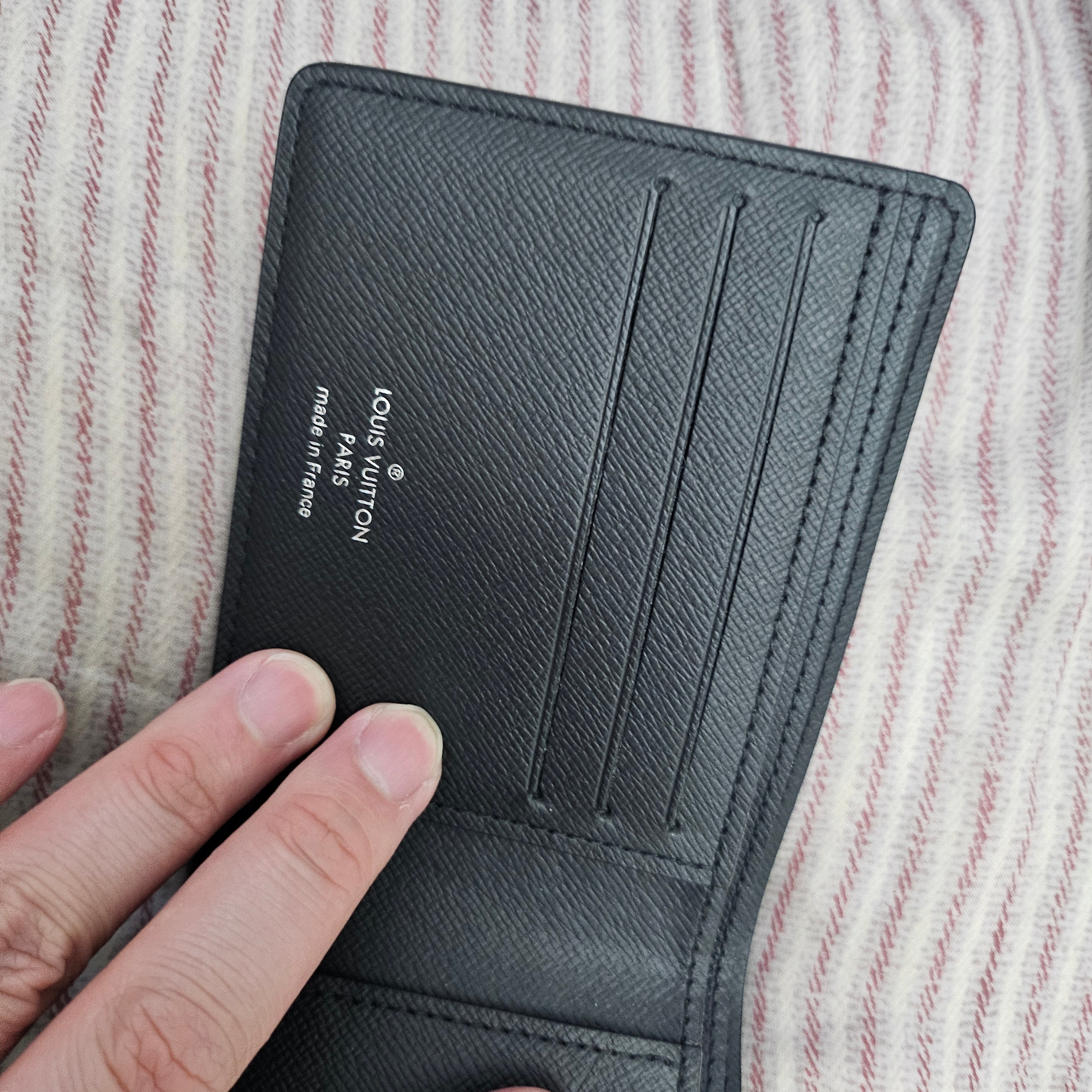 Louis Vuitton Multiple Wallet Sunrise Monogram Eclipse 착용 스타일 - 8