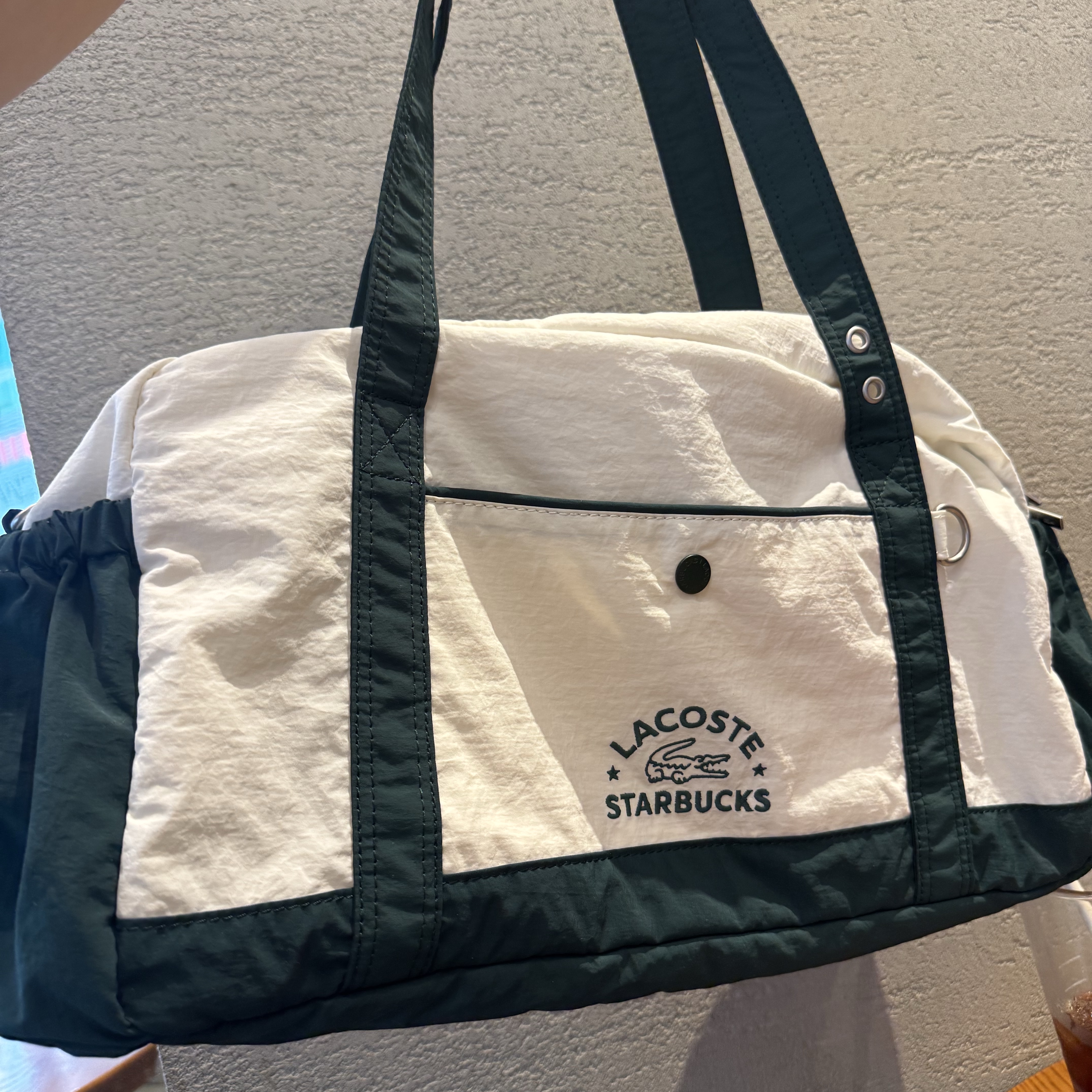Starbucks x Lacoste Multiple Bag Green 착용 스타일