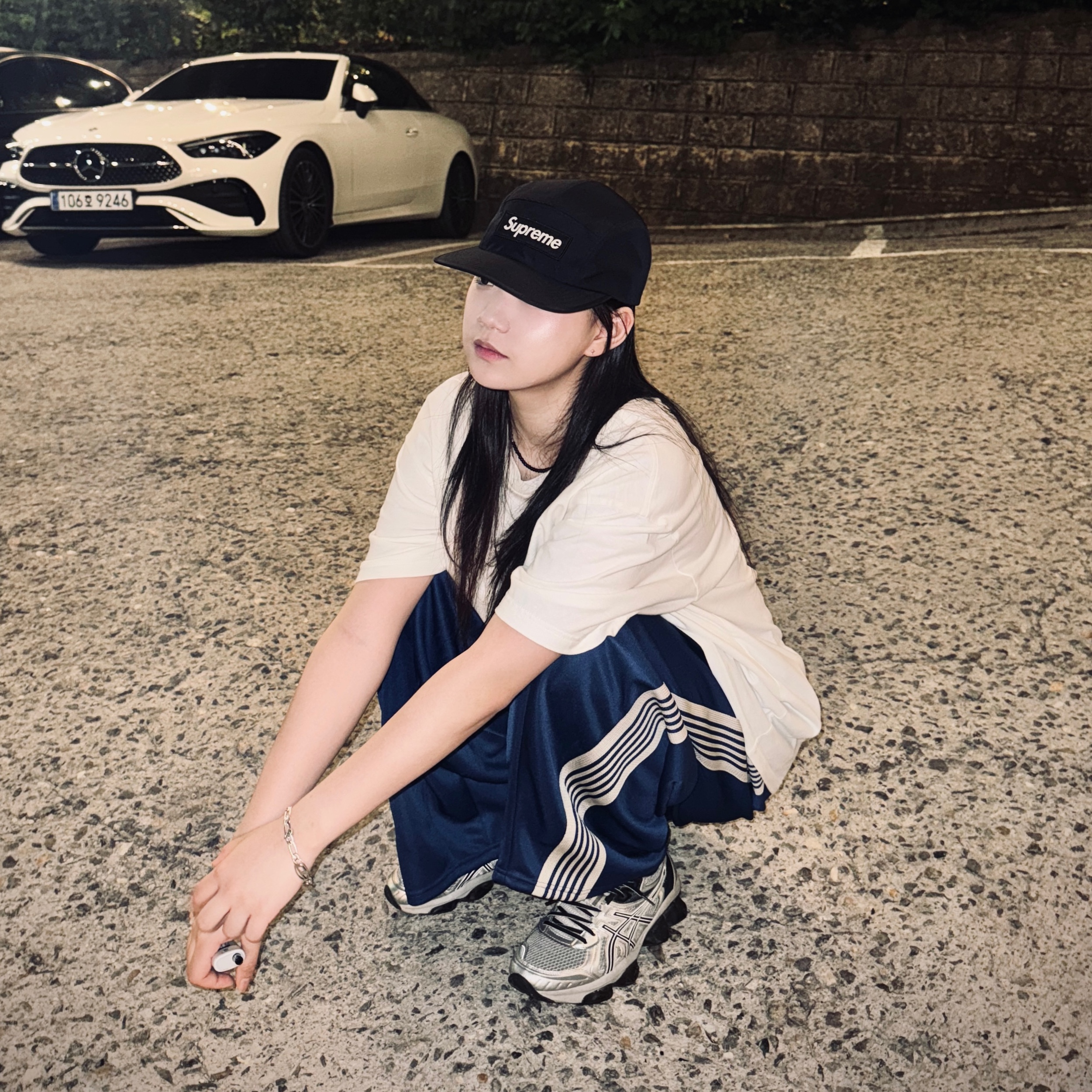 Supreme Gore-Tex Camp Cap Black - 25SS, Supreme x The North Face Printed Pocket T-Shirt White - 23SS 착용 스타일 - 2