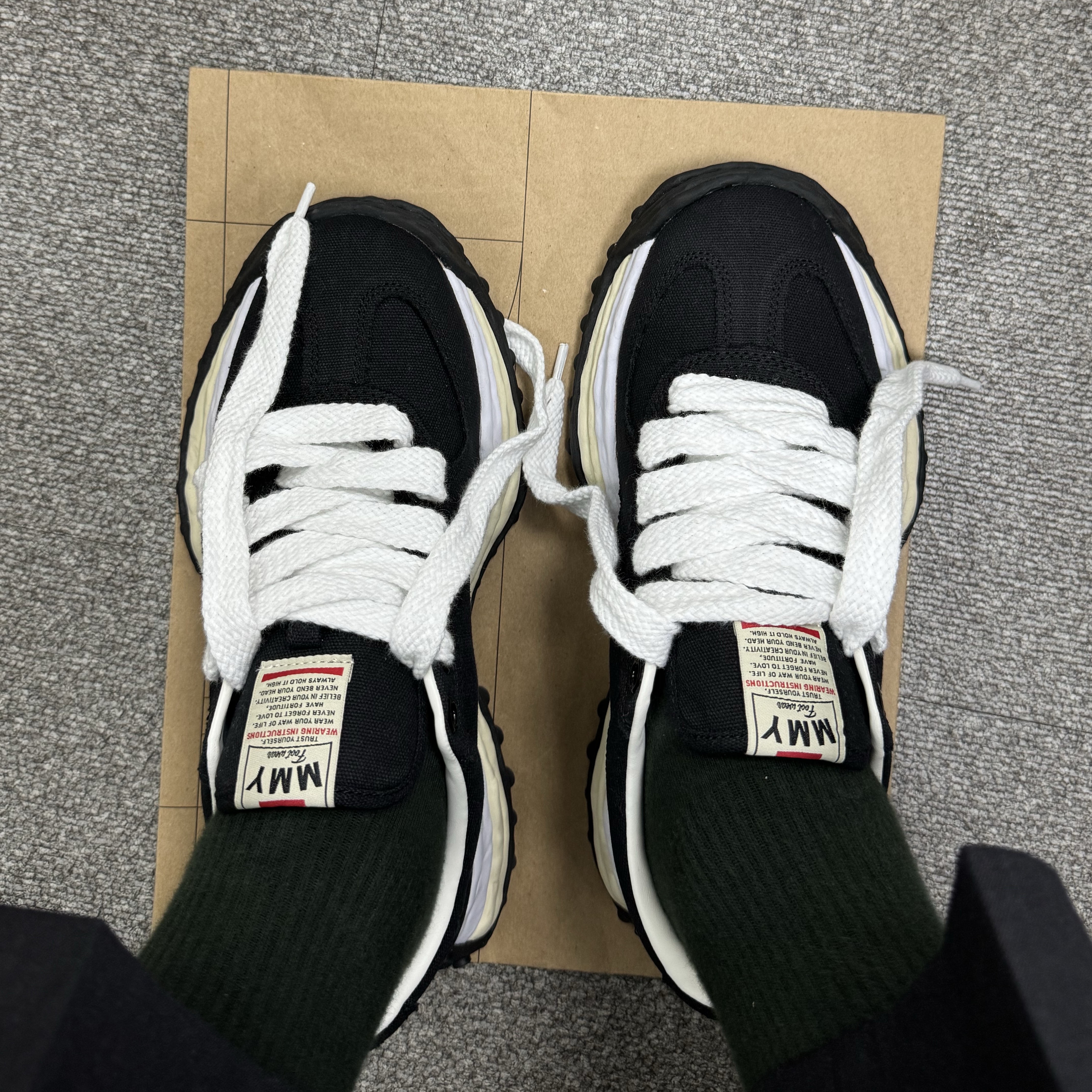 Maison Mihara Yasuhiro Larry OG Sole Canvas Low-top Sneakers Black 착용 스타일