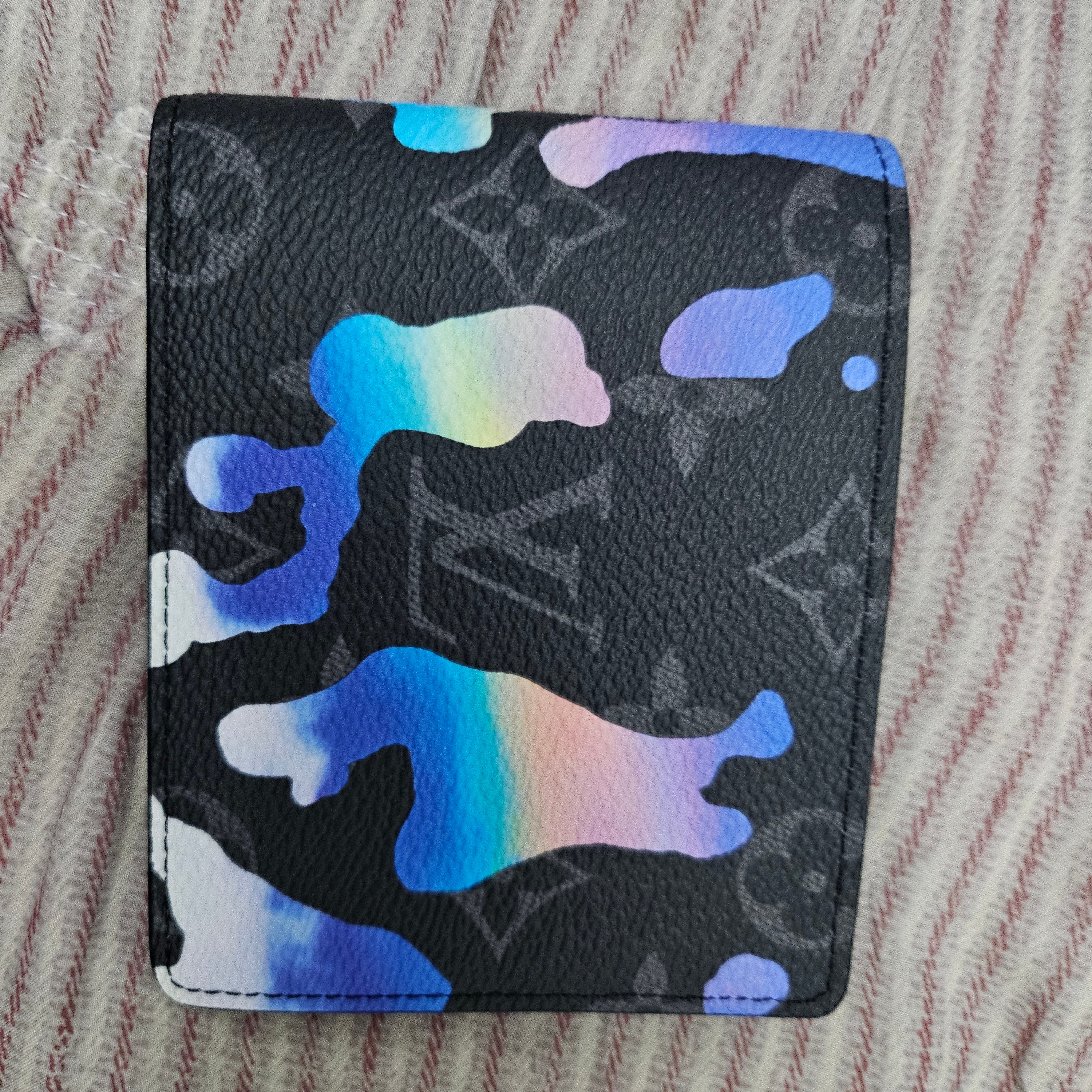 Louis Vuitton Multiple Wallet Sunrise Monogram Eclipse 착용 스타일 - 2
