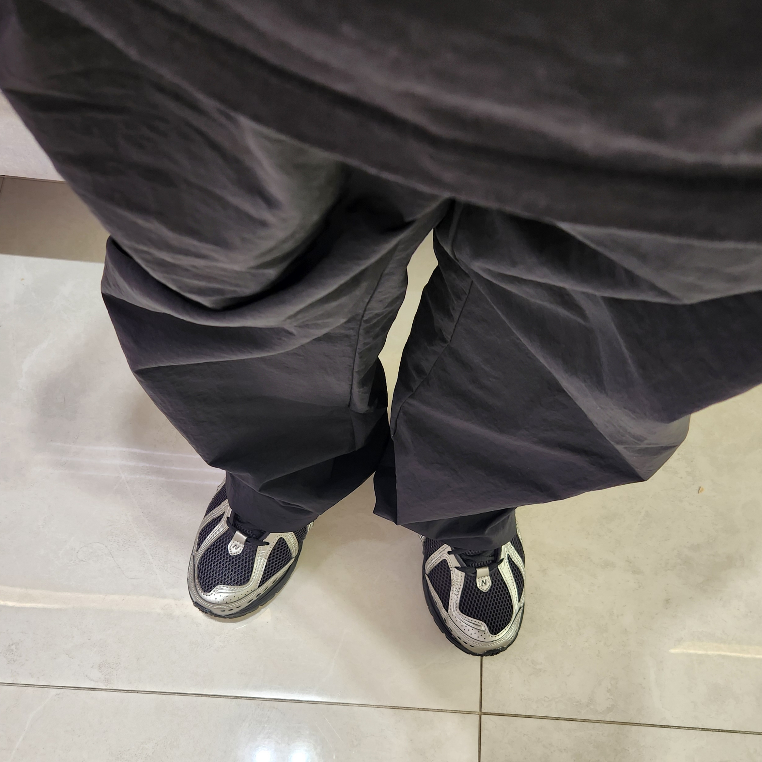 New Balance 1906R Black Grey 착용 스타일