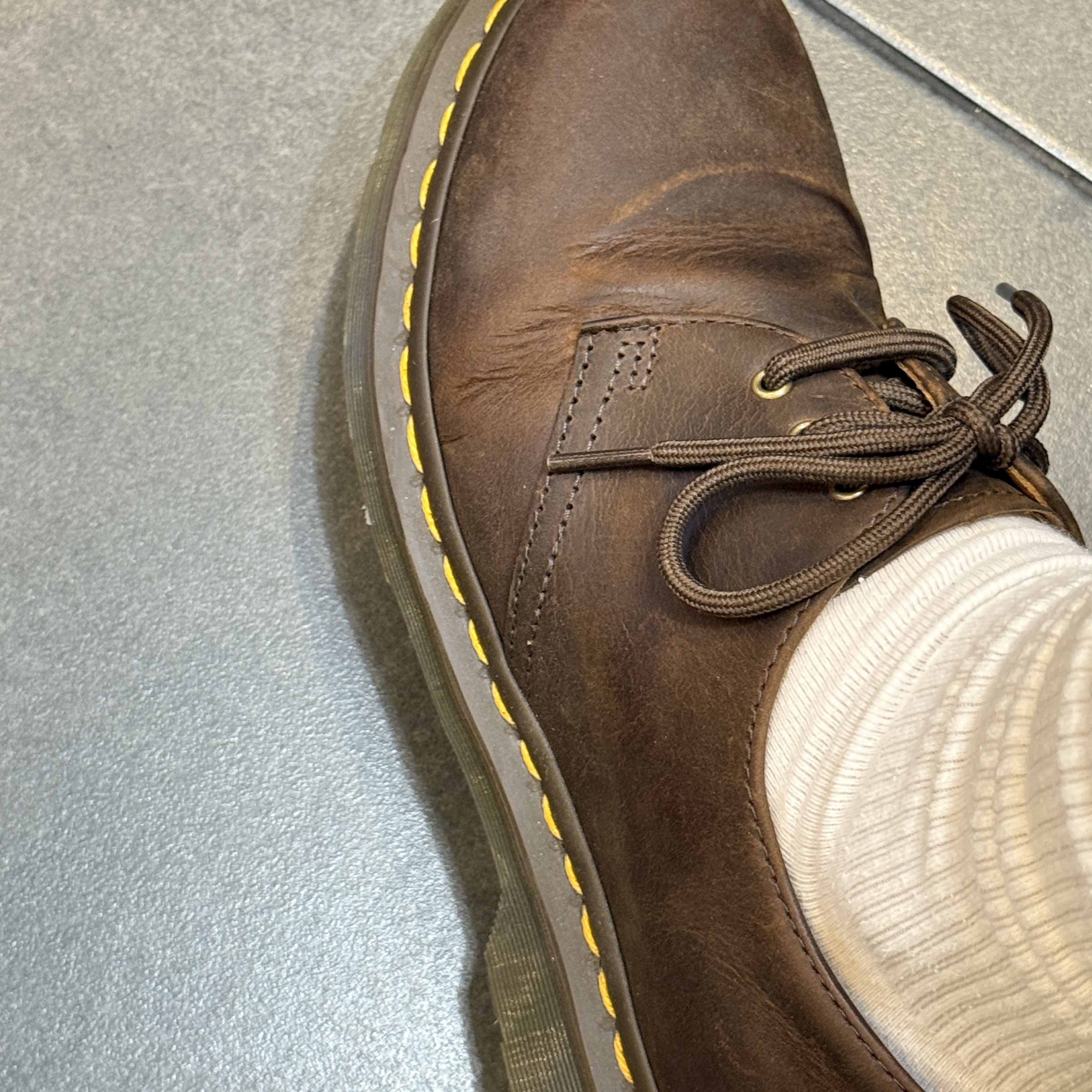 Dr. Martens 1461 Crazy Horse Dark Brown 착용 스타일
