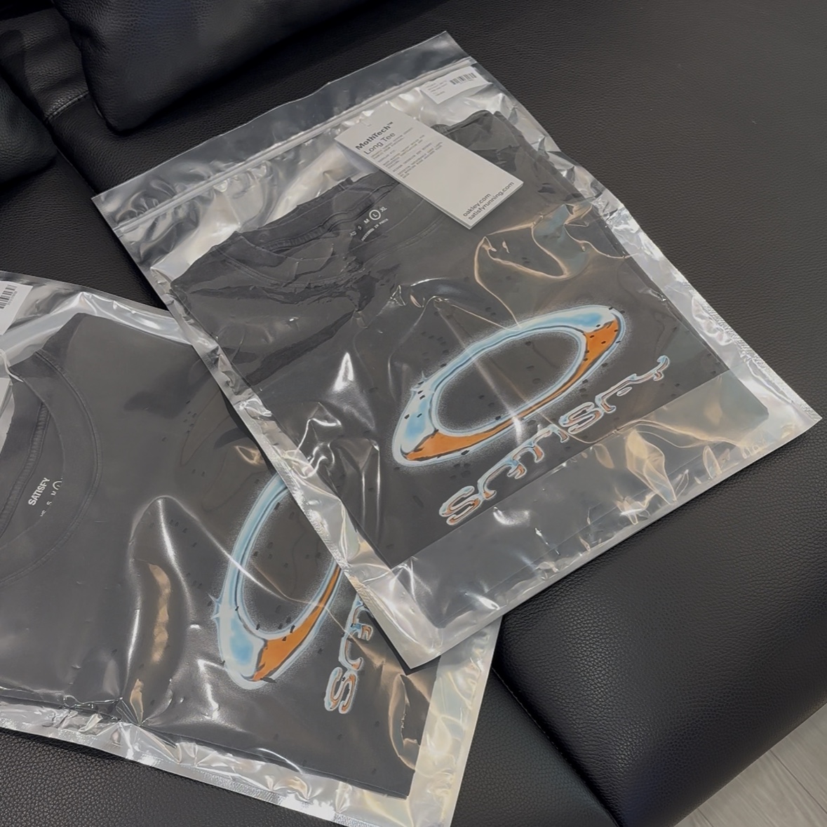 Oakley x Satisfy Mothtech Long T-Shirt Aged Black, Oakley x Satisfy Mothtech T-Shirt Aged Black 착용 스타일