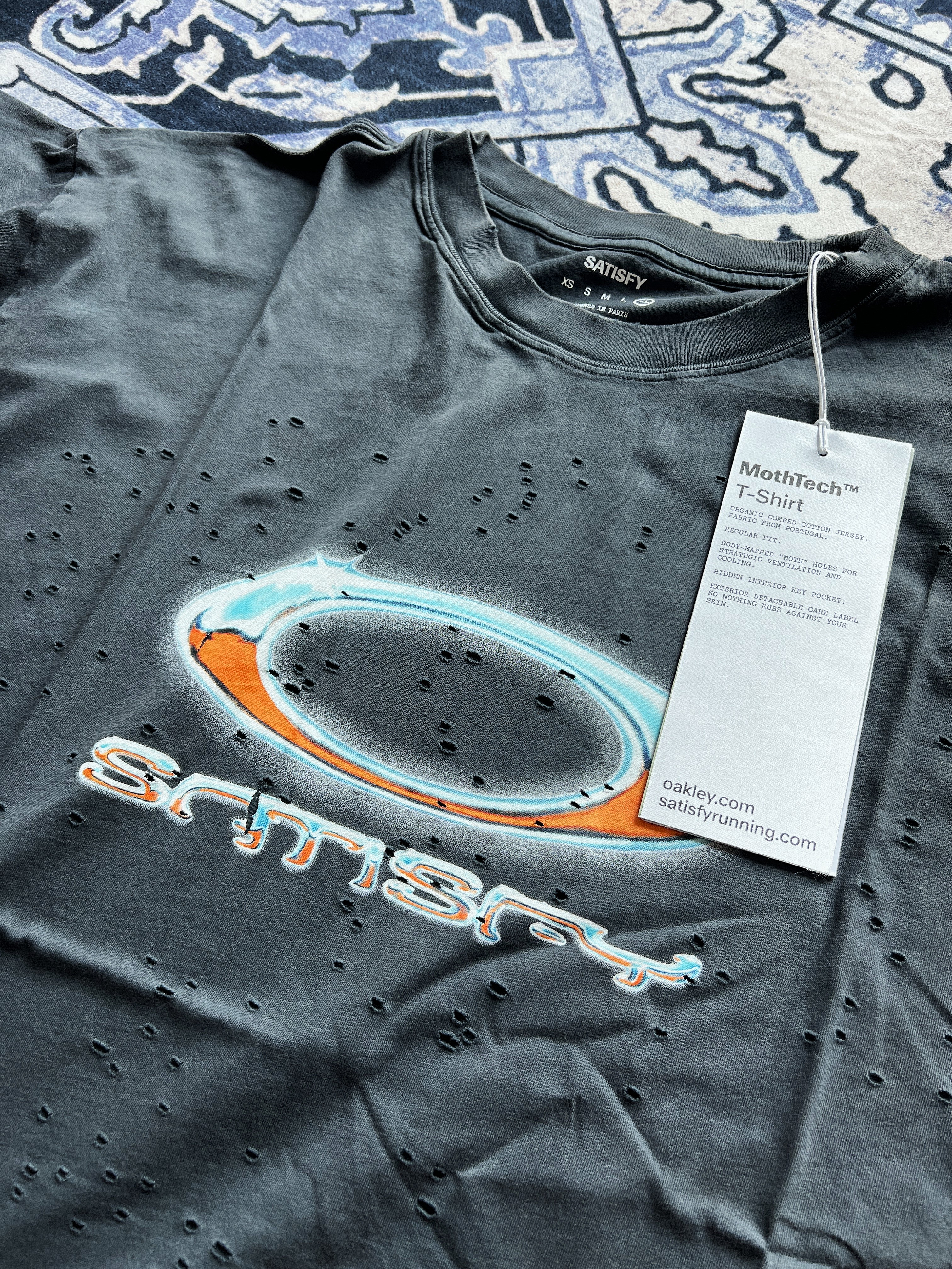 Oakley x Satisfy Mothtech T-Shirt Aged Black 착용 스타일