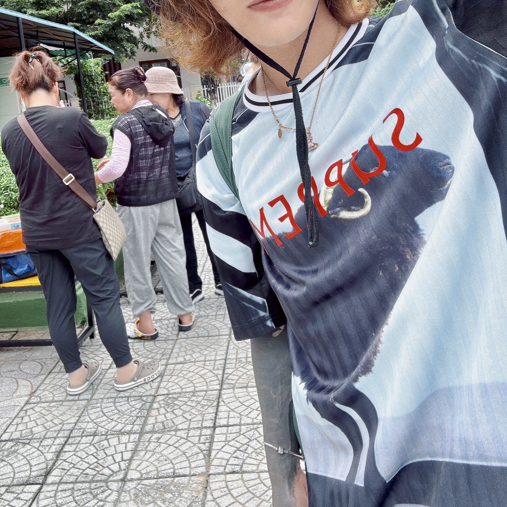Supreme x Damien Hirst Soccer Jersey Black - 25SS 착용 스타일