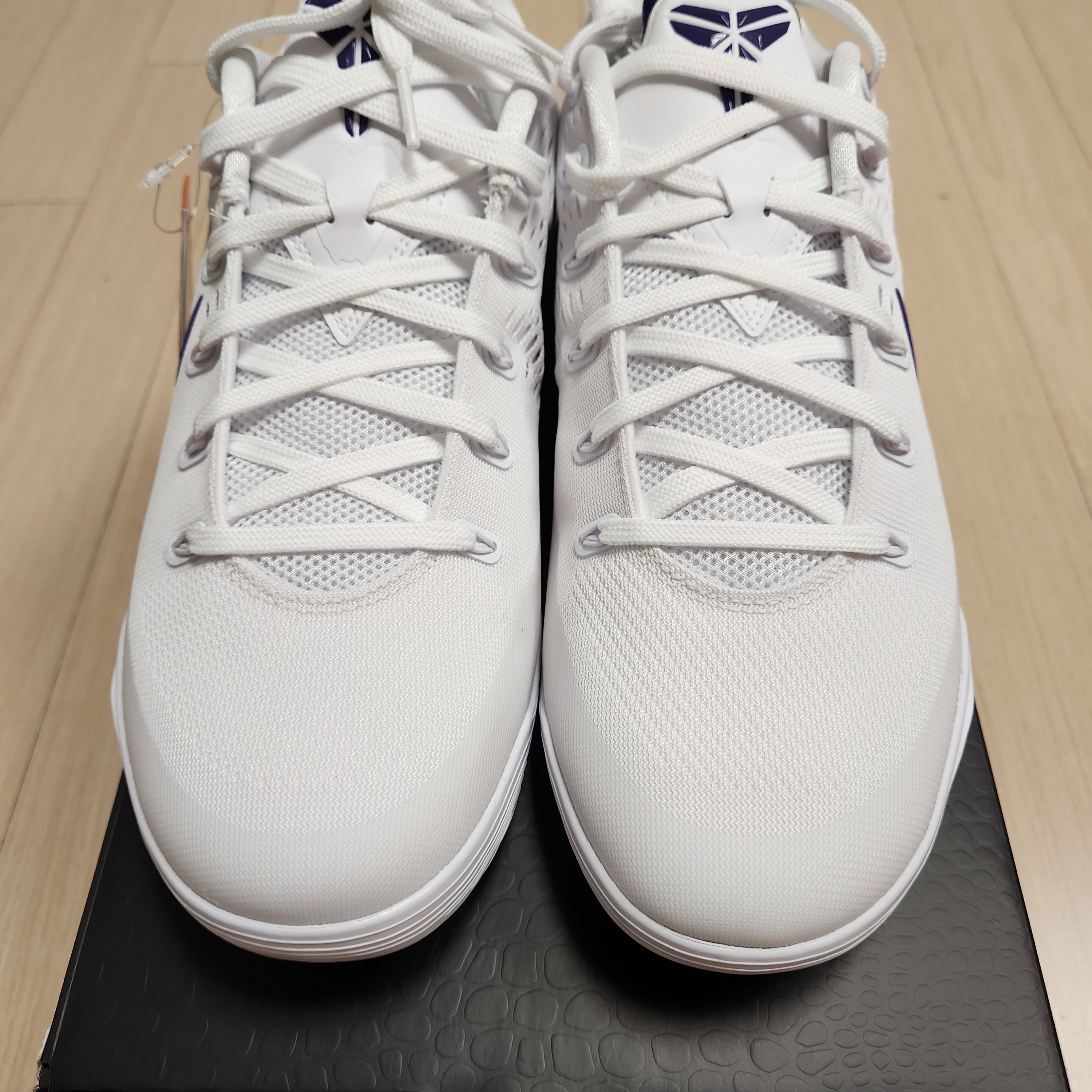 Nike Kobe 9 Elite Low EM Protro White Court Purple 착용 스타일 - 5