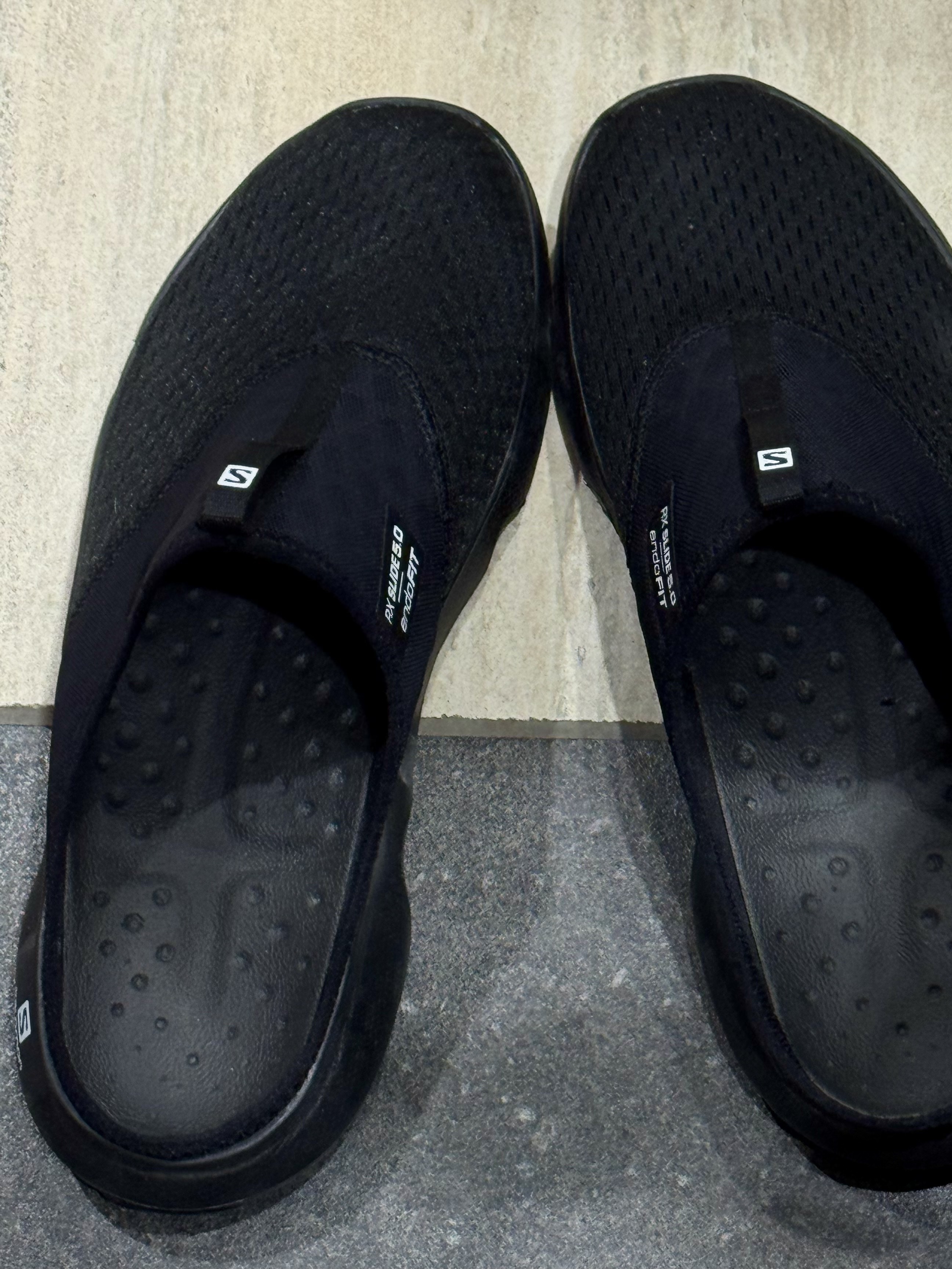 Salomon Reelax Slide 5.0 Black, Salomon Rx Slide 3.0 Black 착용 스타일 - 2