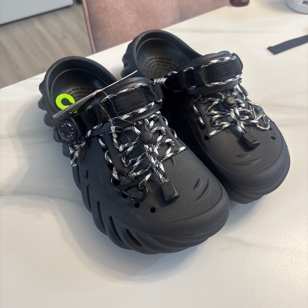 Crocs Echo Clog Black 착용 스타일