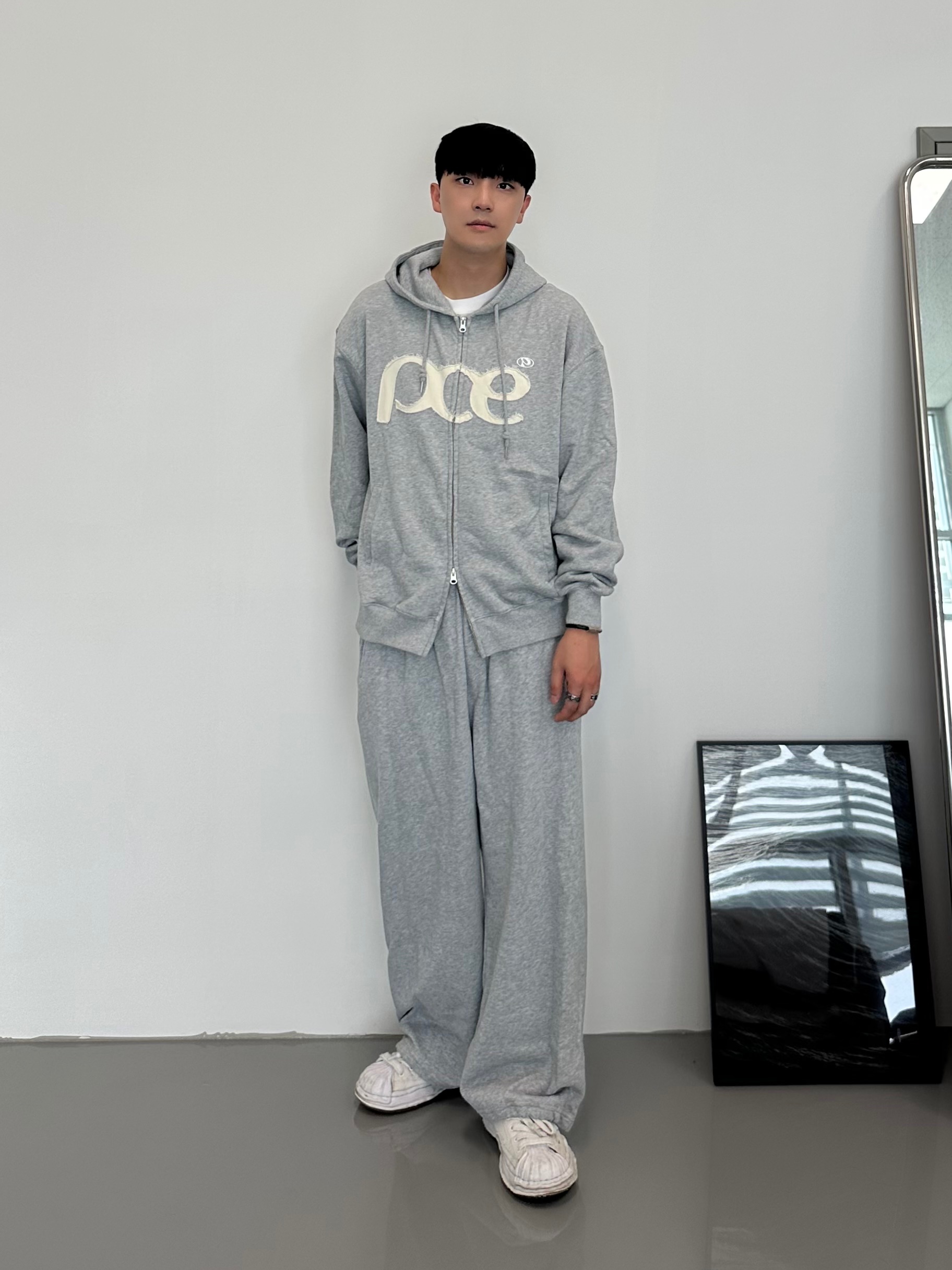 Maison Mihara Yasuhiro Blakey OG Sole Canvas Low-top Sneakers White 착용 스타일 - 1