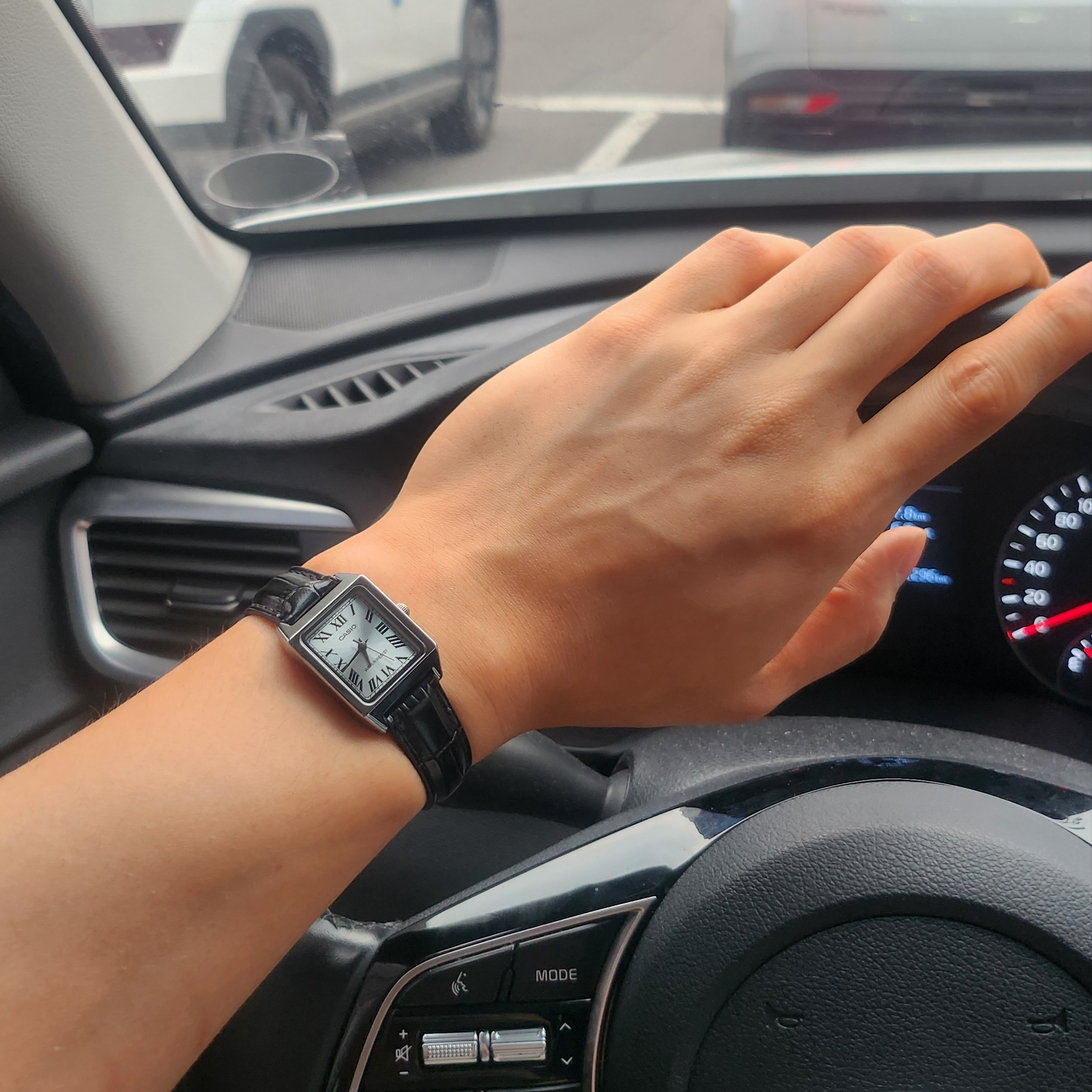 Casio LTP-V007L-7B1 착용 스타일
