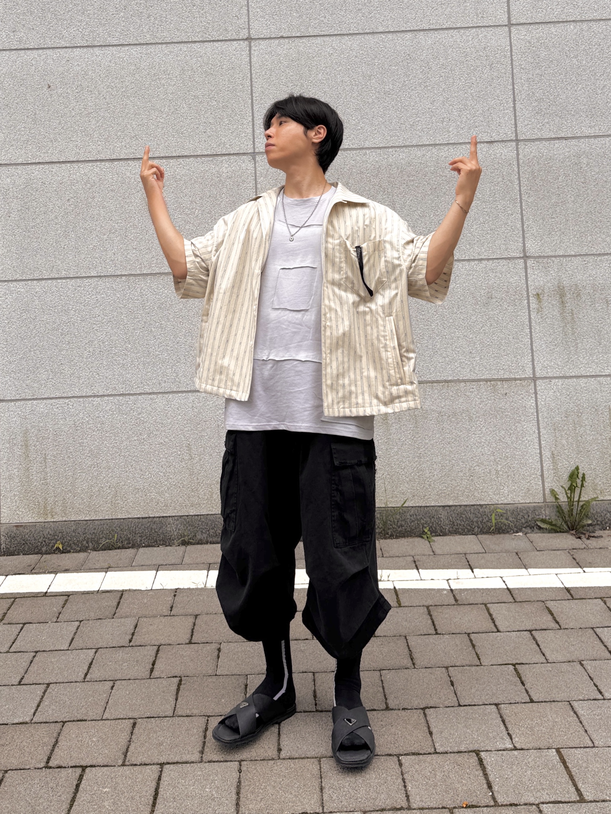 Nonnod Vacation Shirt Yellow Stipe, Nonnod Side Cargo Shorts Vintage Black 착용 스타일 - 3